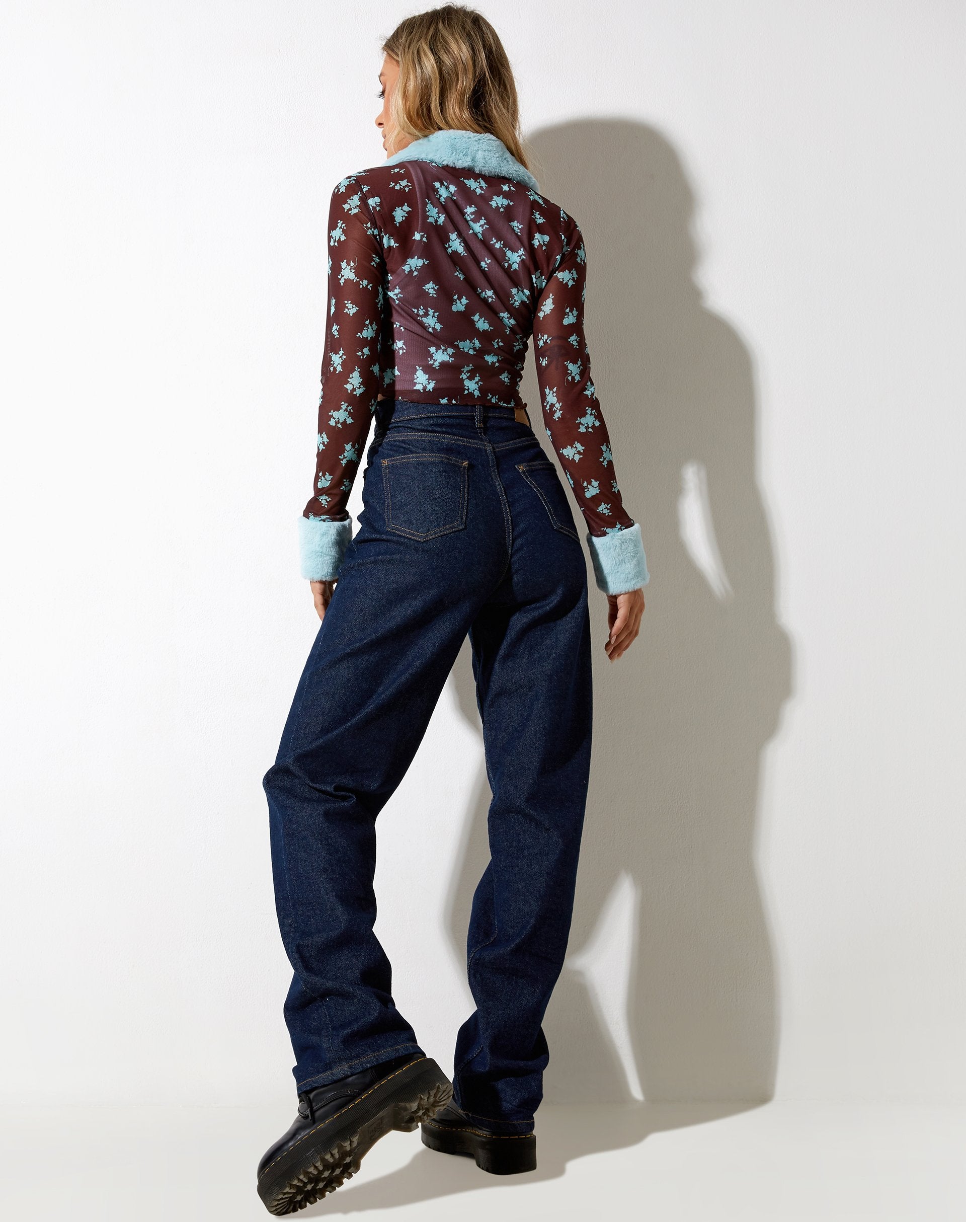 Bild von Lamaya Cardi in Femme Floral Blau und Braun
