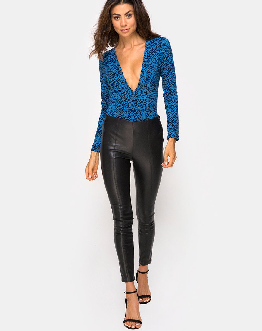 Bild von Lao Mieder in Wild Cat Blue