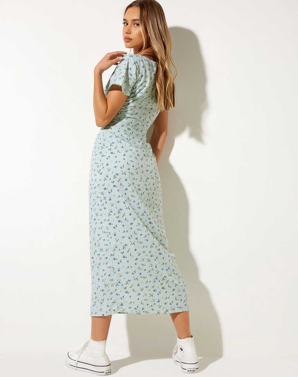 Larin Midikleid in hübschem Blütengrün