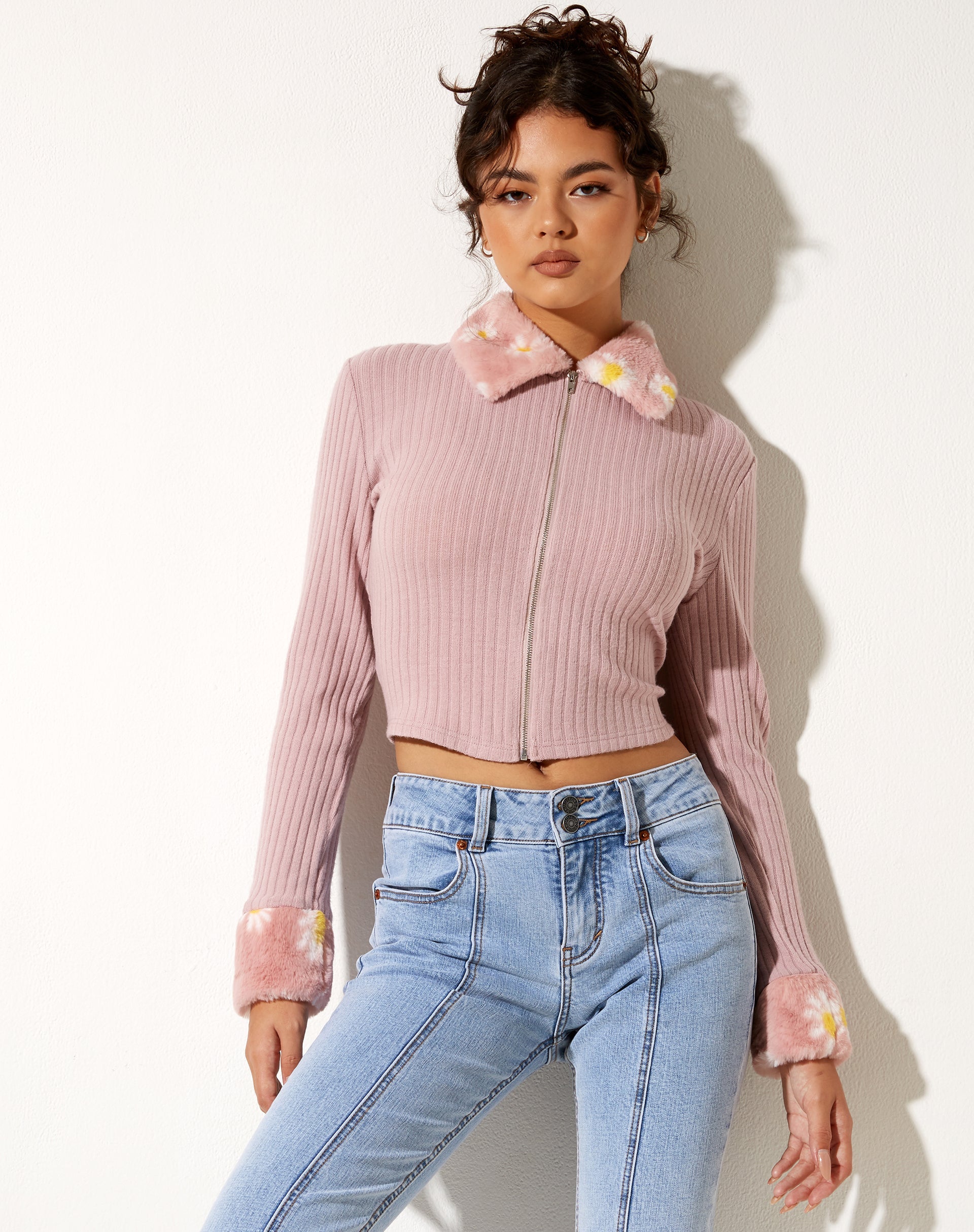 Bild von Larita Cardi in Dusky Pink gestrickt