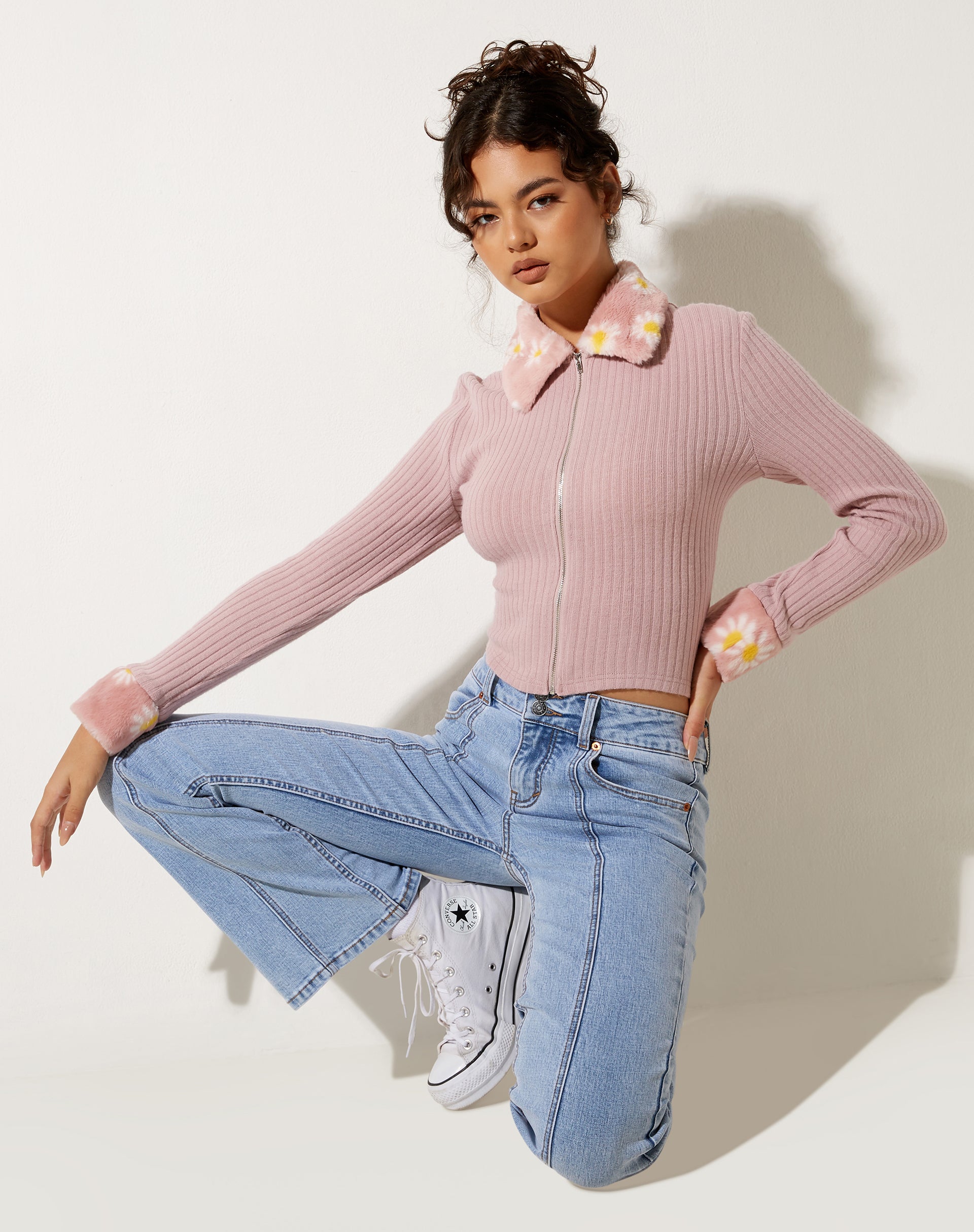 Bild von Larita Cardi in Dusky Pink gestrickt