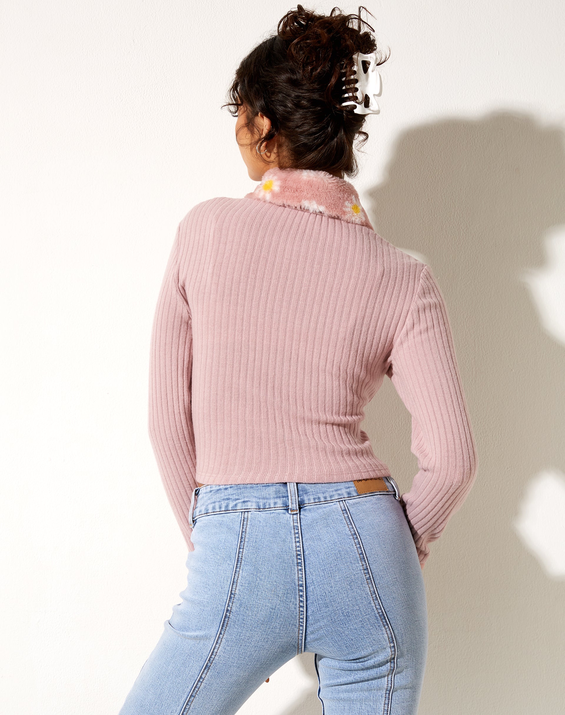 Bild von Larita Cardi in Dusky Pink gestrickt