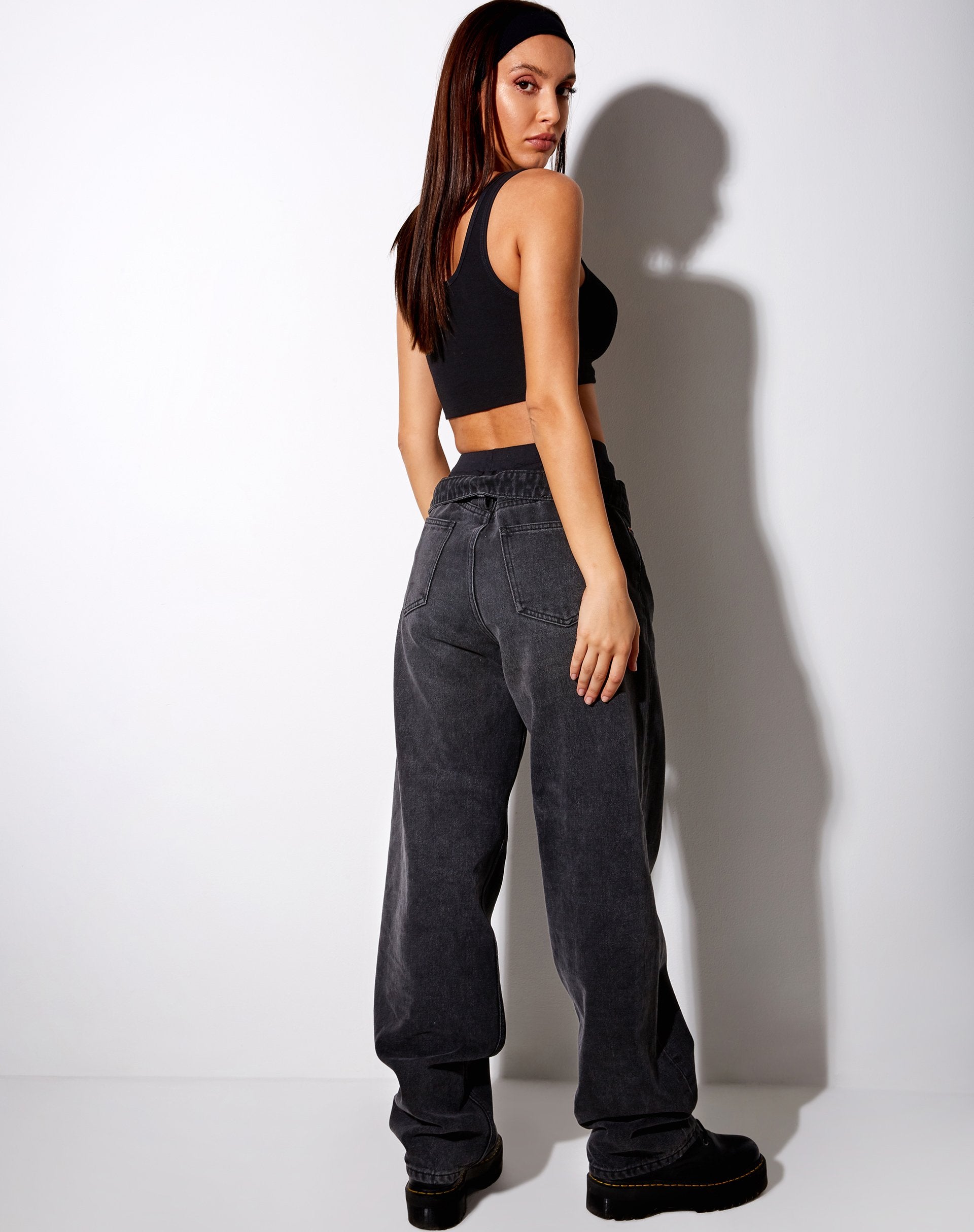 Image of Lathi Crop Top in Rippe Schwarz Lover Embro