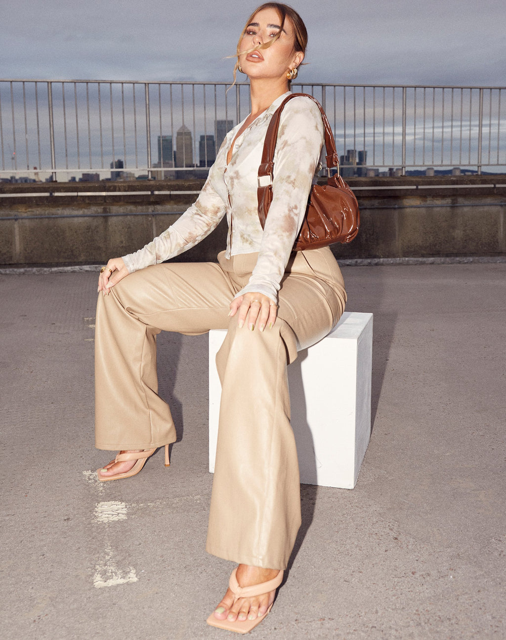 Yeria Hose mit weitem Bein in PU Tan