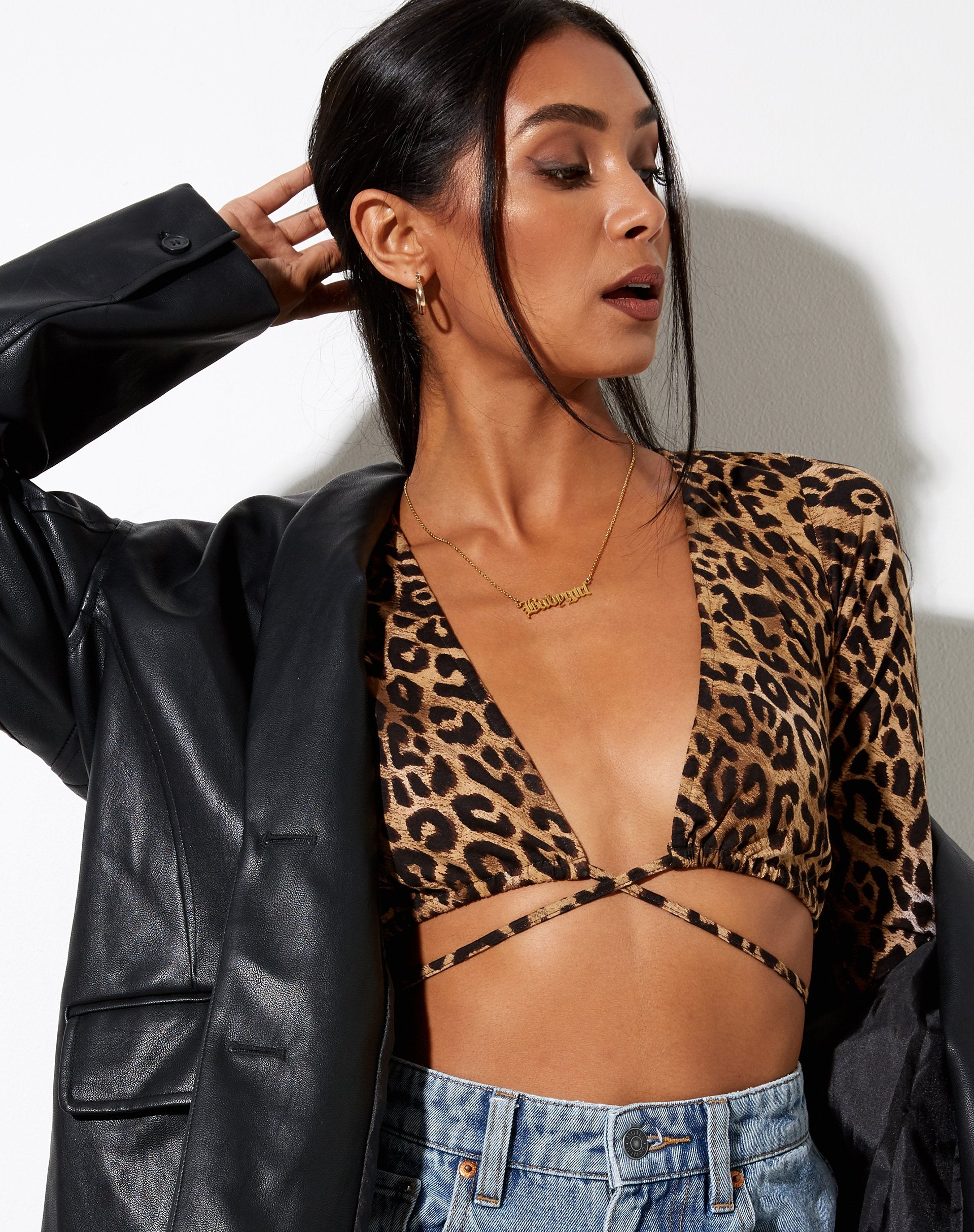 Bild von Lieneva Crop Top in Nacht Leopard Braun