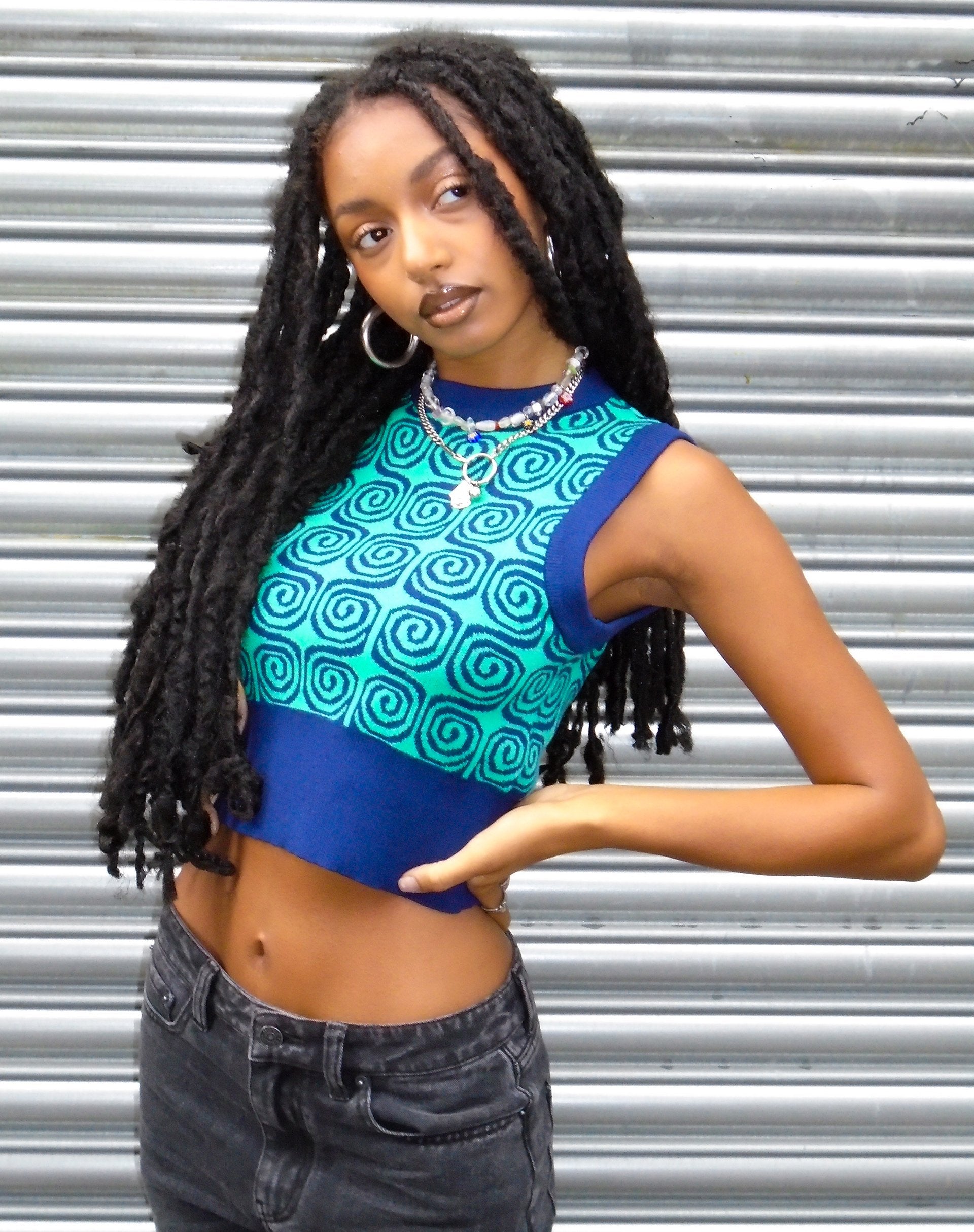 Bild von Jaya Sweater Vest in Swirl Grün und Blau