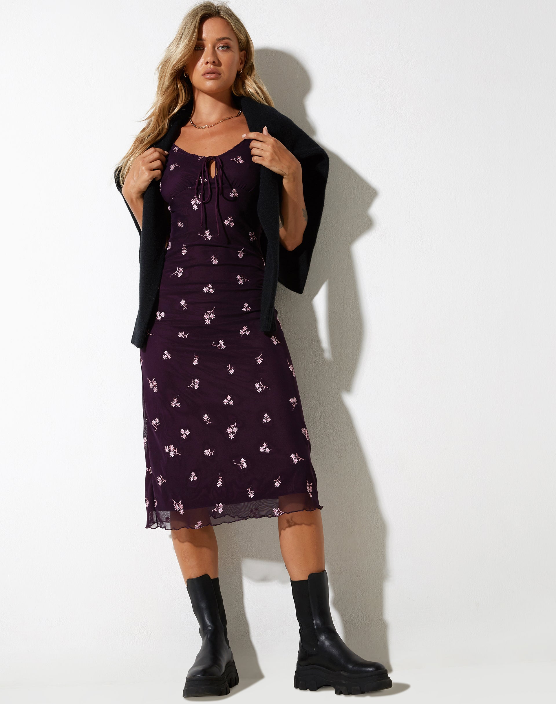 Bild von Lona Maxikleid in Pflaume Daisy Embro