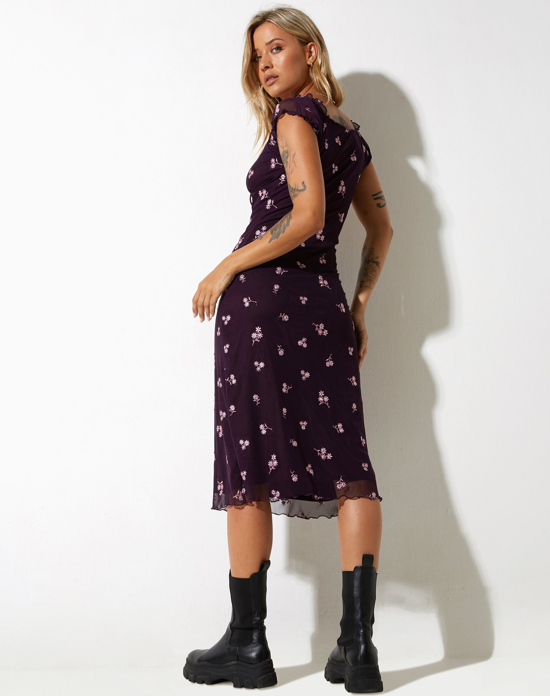 Bild von Lona Maxikleid in Pflaume Daisy Embro