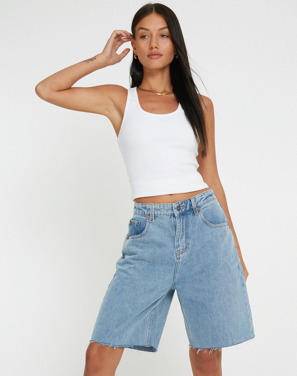 Lang geschnittene Dad Denim Shorts in heller Waschung