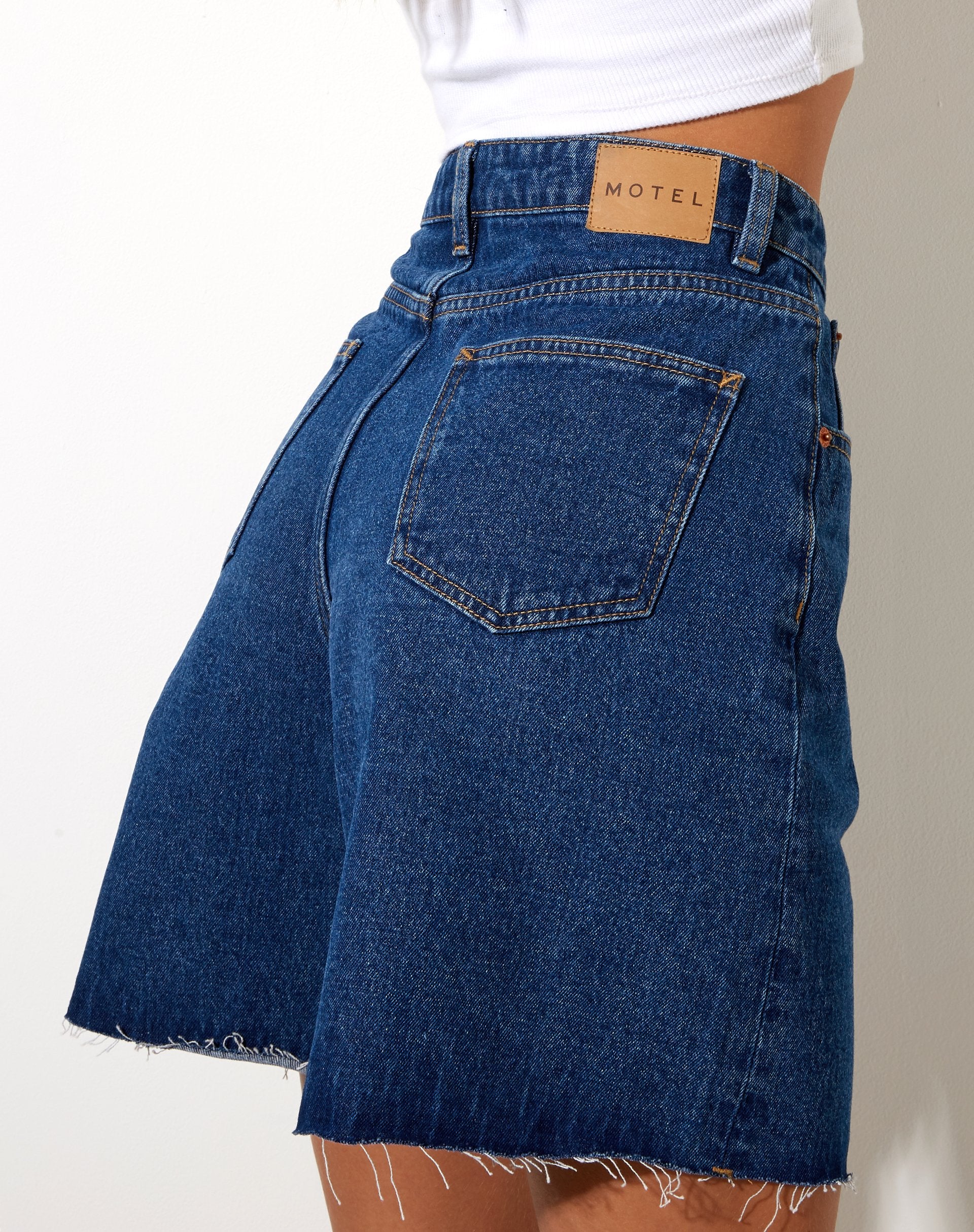 Bild von Loose Fit Denim Short in klassischem Blau