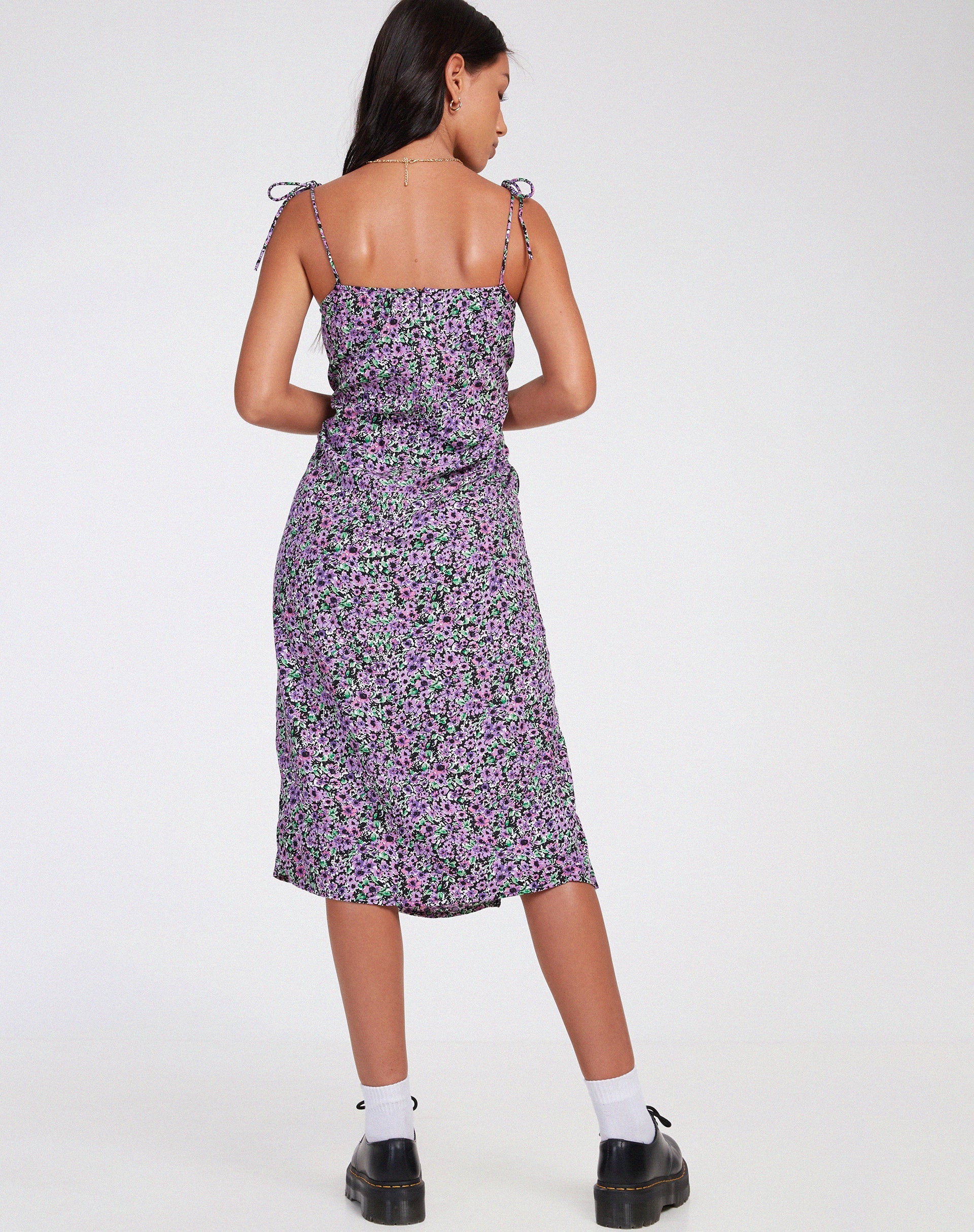Abbildung: Lotie Midikleid in Fliederblüte