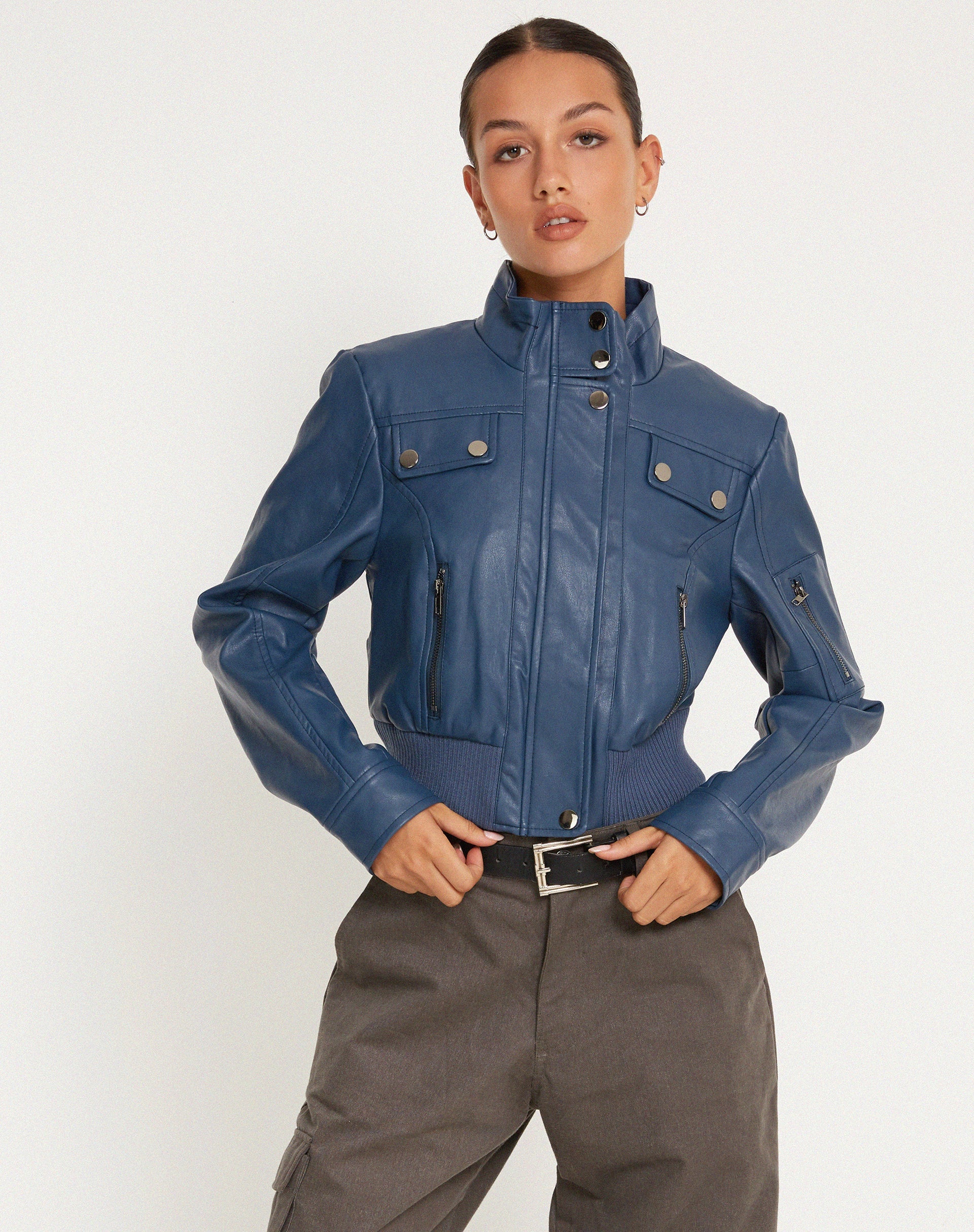 Abbildung der Loviana Jacke in PU Navy