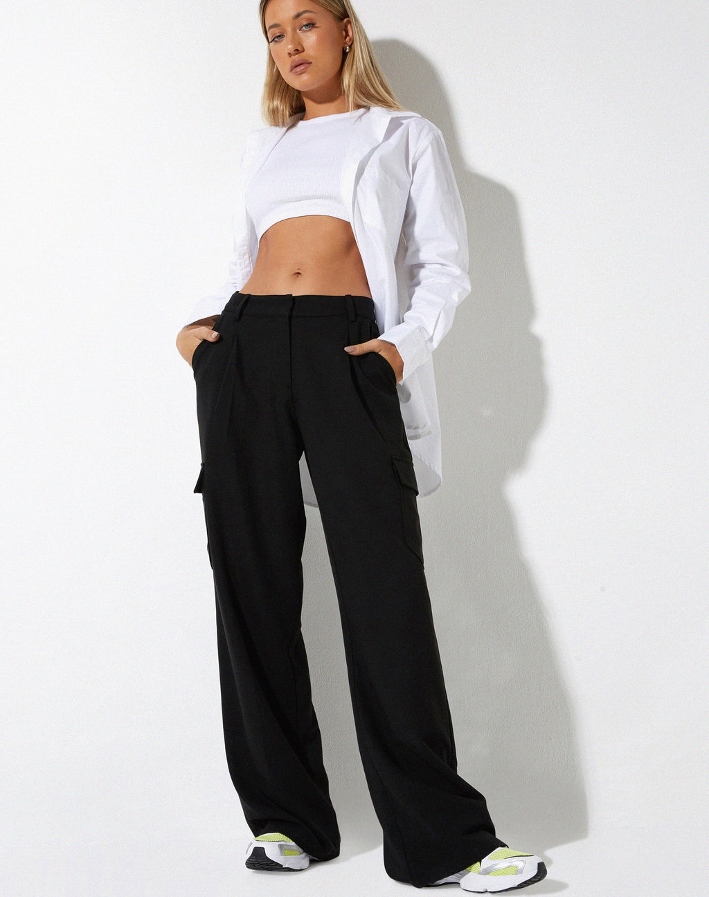 Low Rise Abba Cargohose in Tailoring Schwarz