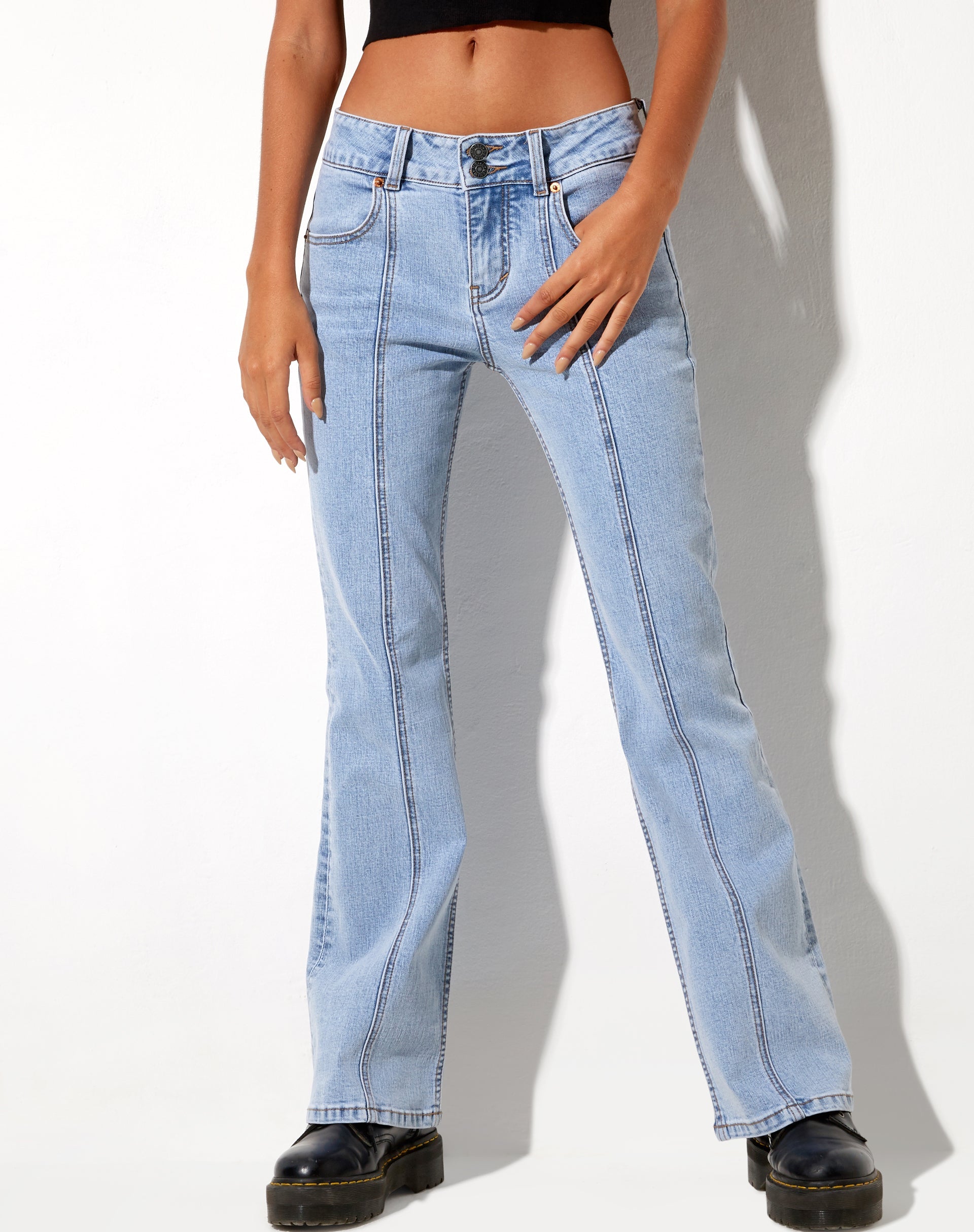 Image of Low Rise Seam Jeans in Super Light Wash Blau