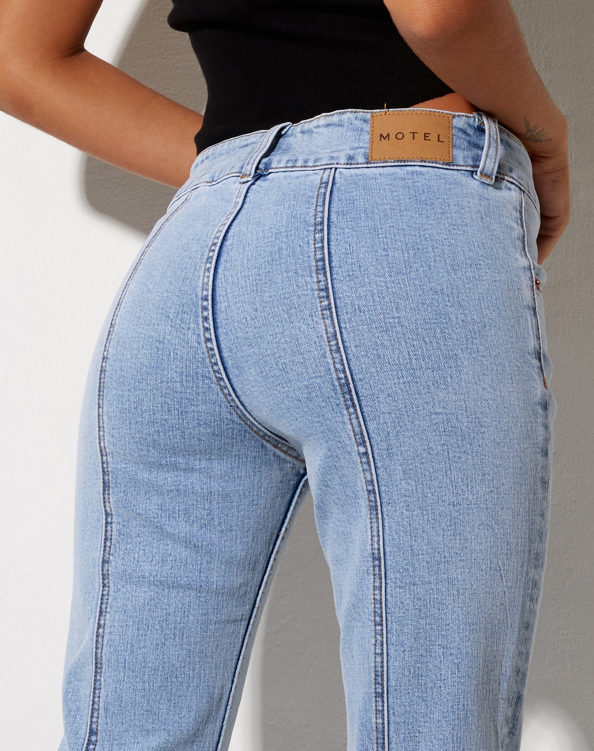 Image of Low Rise Seam Jeans in Super Light Wash Blau