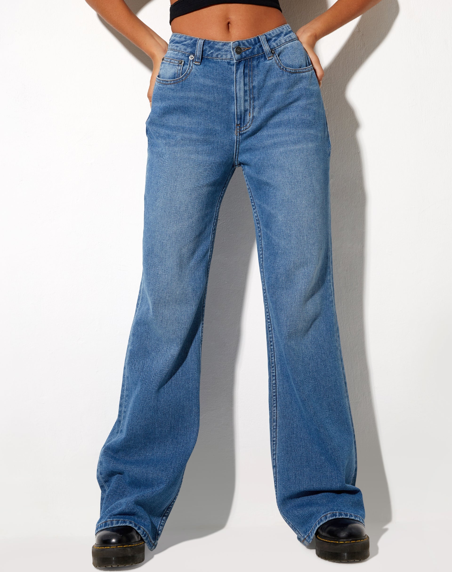 Bild von Low Slung Jeans in blauer Waschung