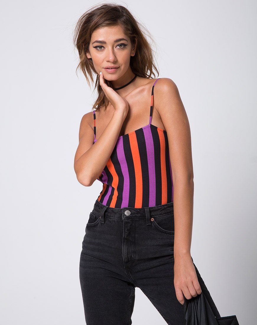 Bild von Lucia Mieder in Lila und Orange gestreift