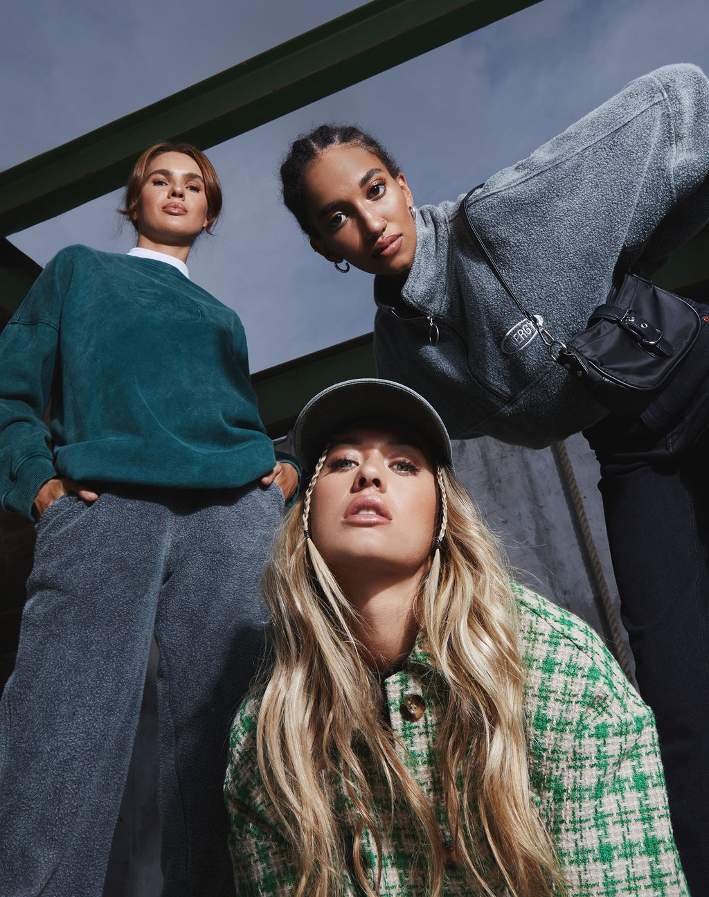 Lulo Pullover in Schiefergrau mit 'Energy' Stickerei