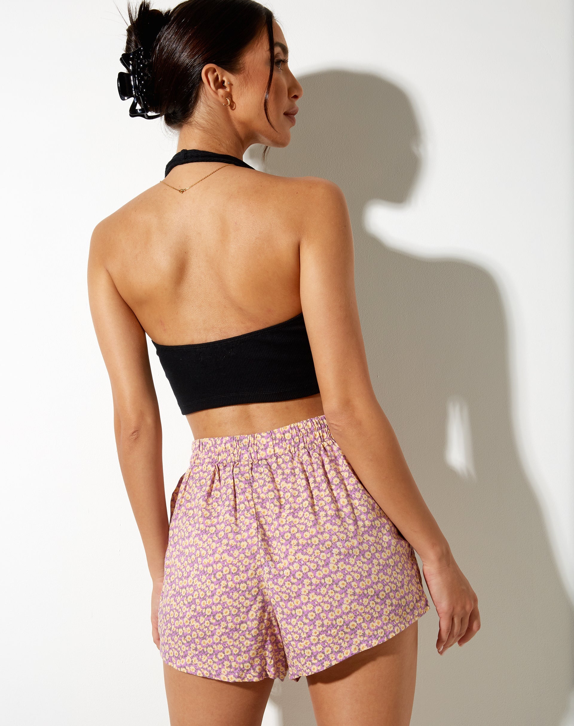 Bild von Maisy Short in Flower Fun Flieder Zitrone