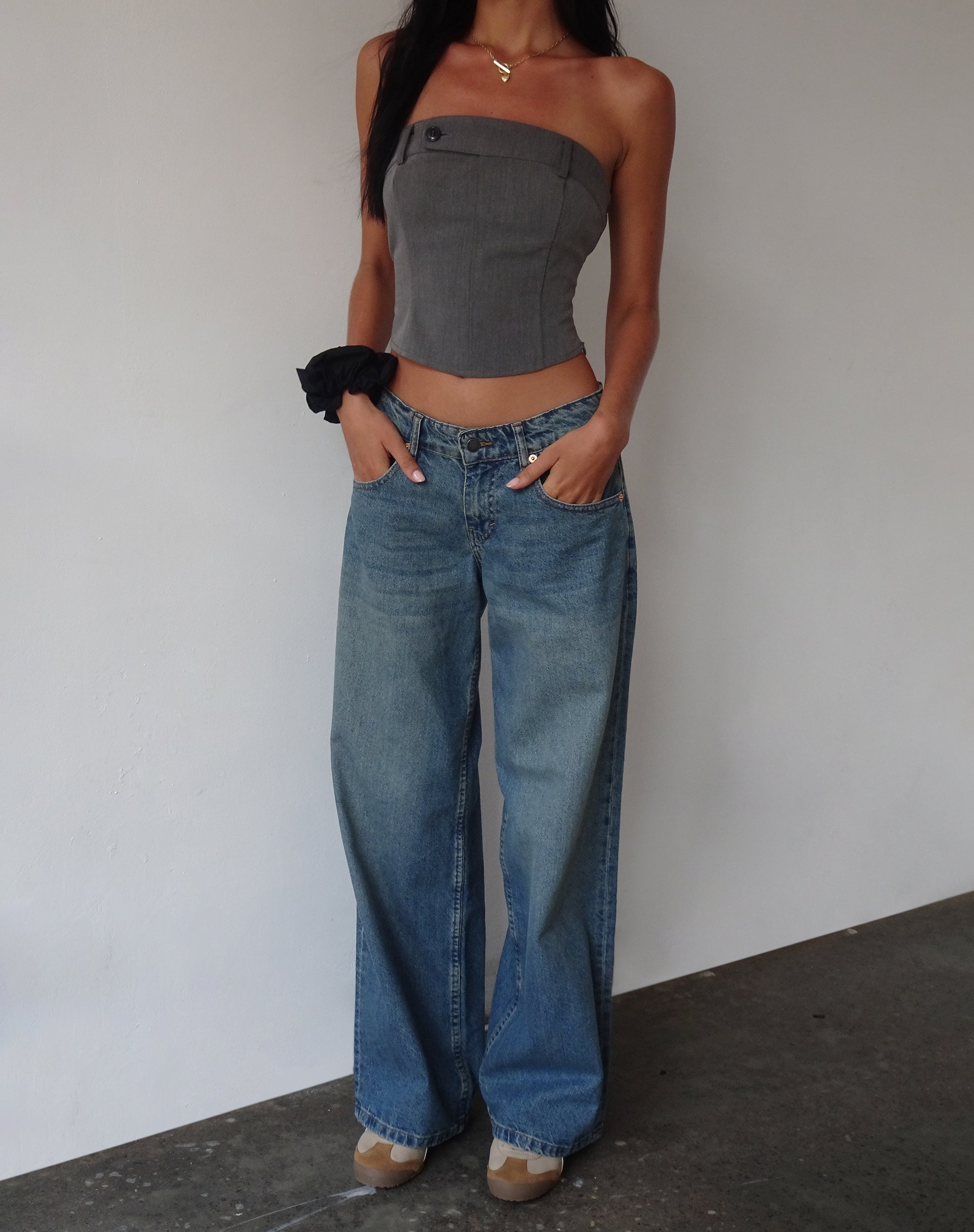 Bild von Manaf Gürtel Detail Korsett Top in Tailoring Charcoal
