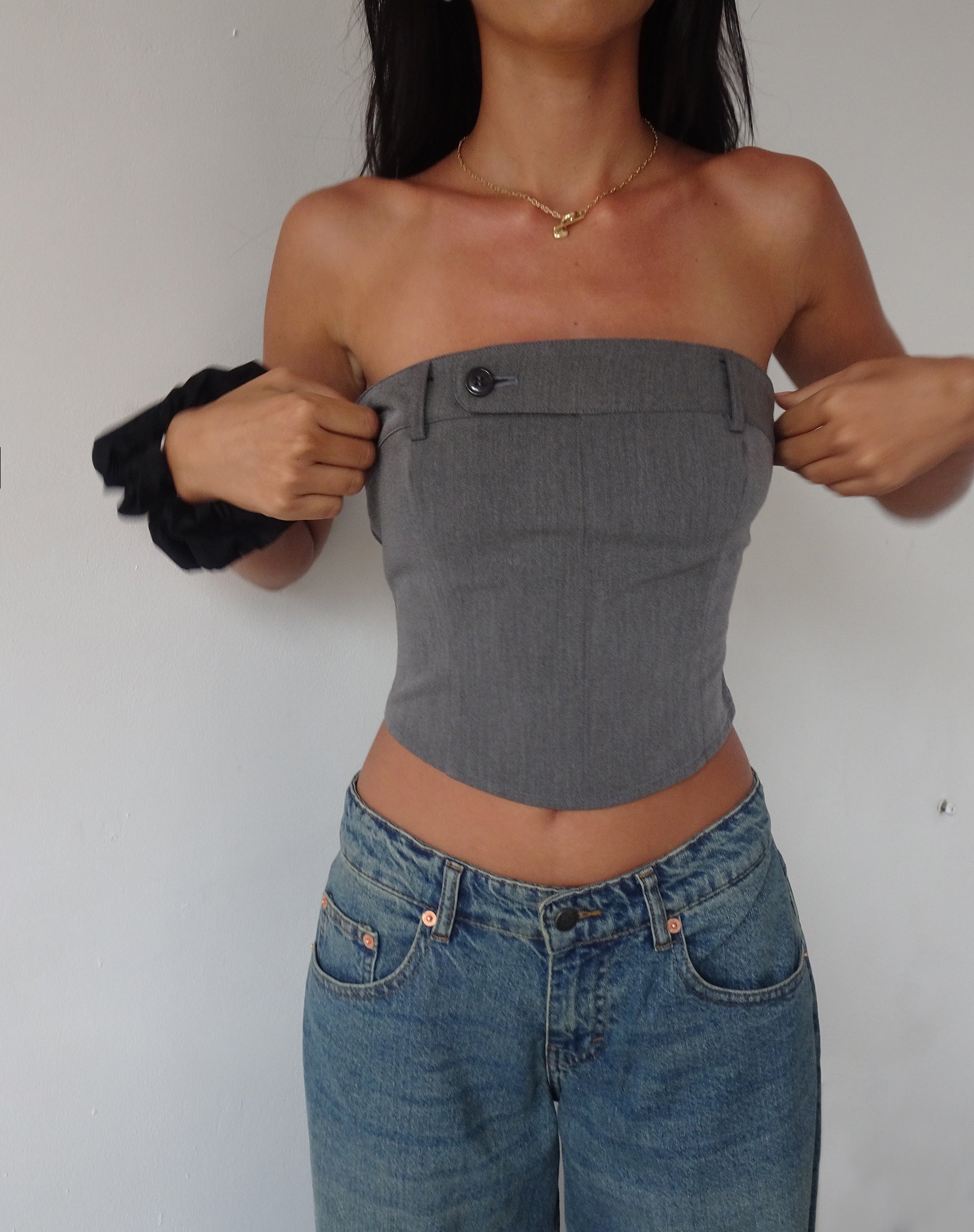 Bild von Manaf Gürtel Detail Korsett Top in Tailoring Charcoal