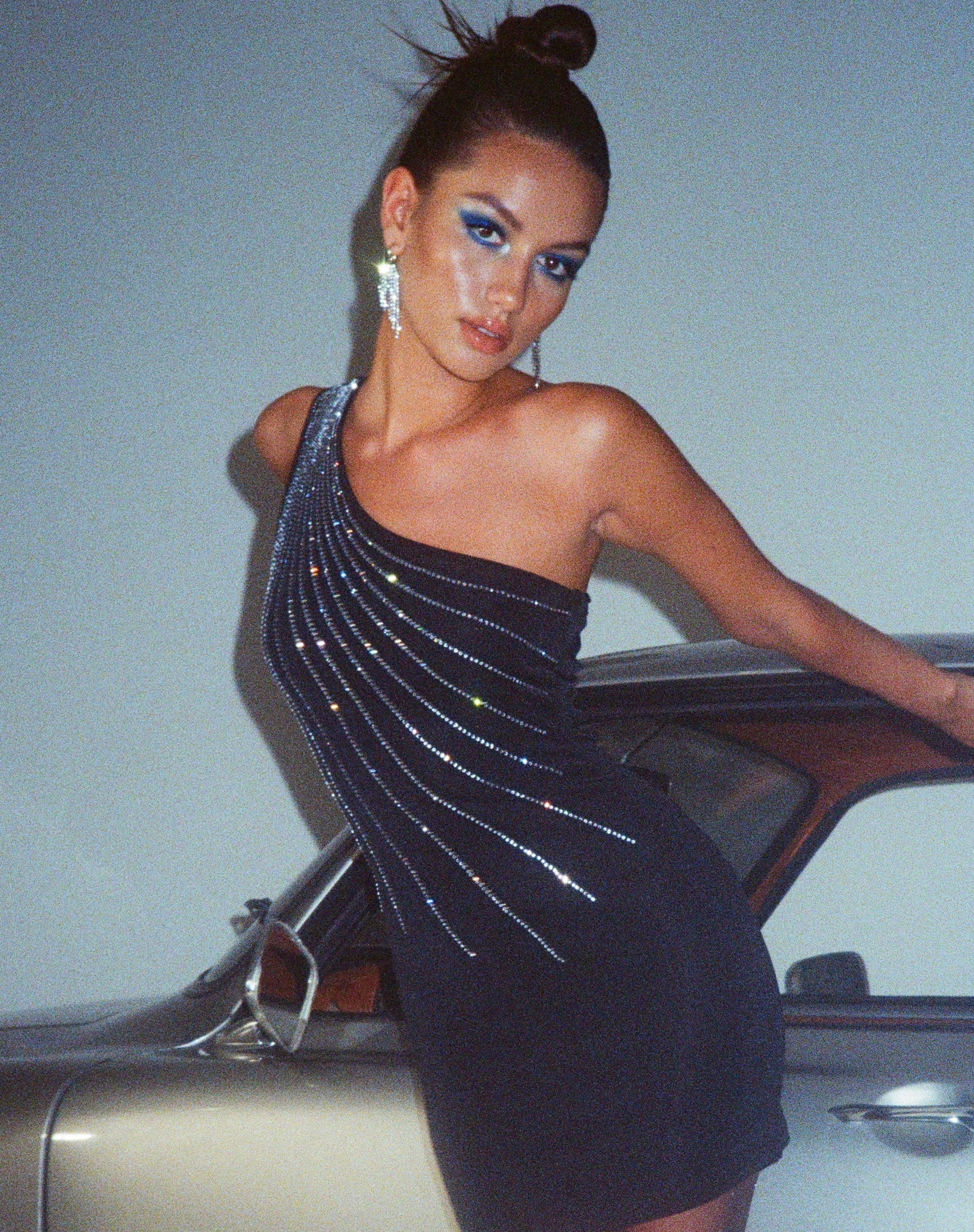 Mandan Minikleid aus Krepp Schwarz Hotfix Diamante