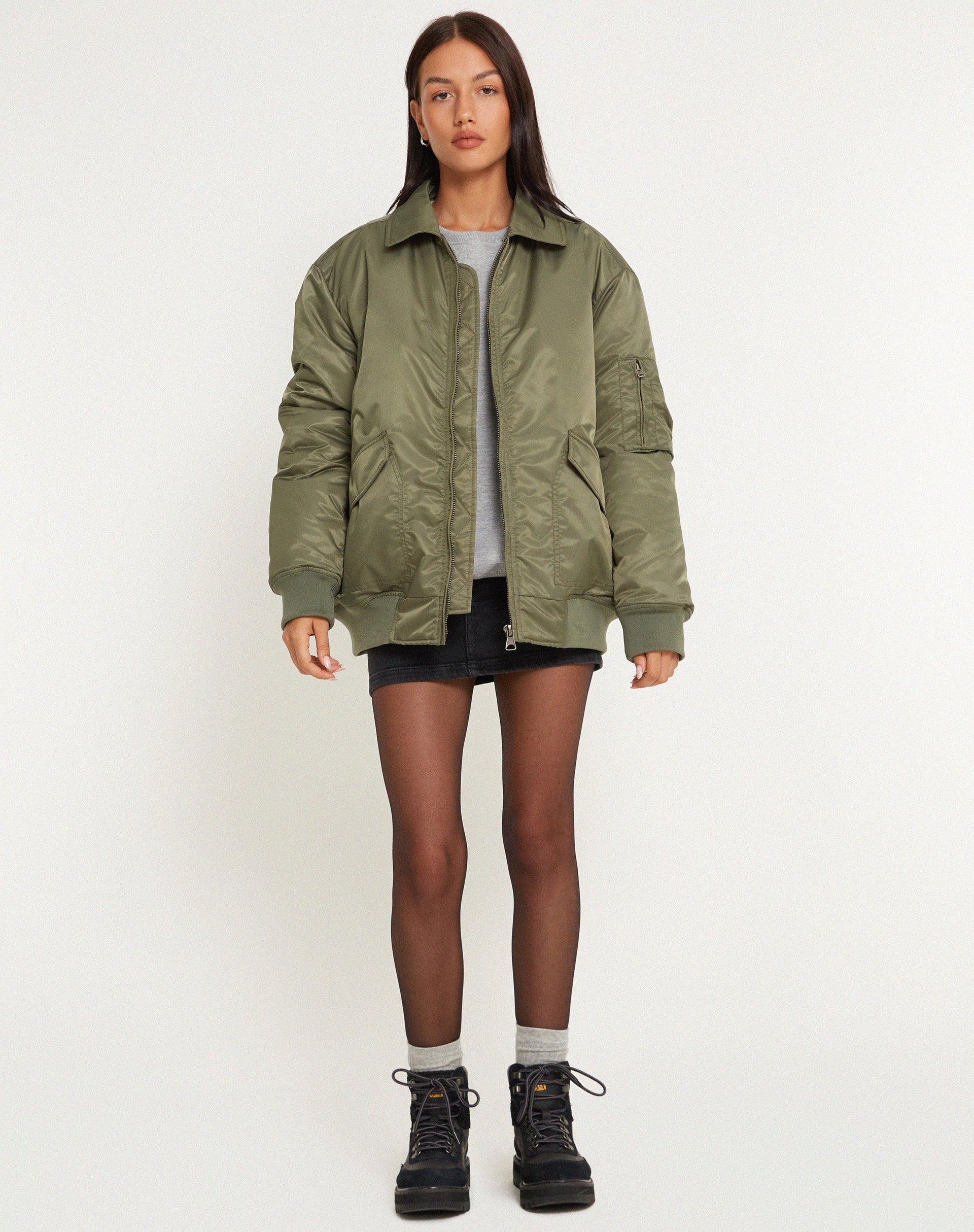 Abbildung der Manik Jacke in Khaki Grün