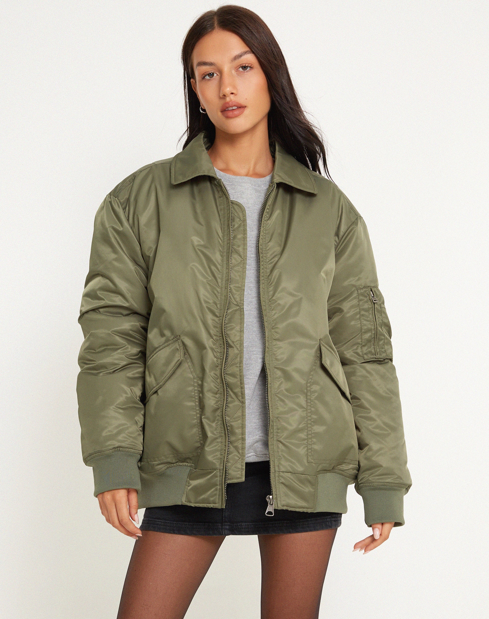 Abbildung der Manik Jacke in Khaki Grün