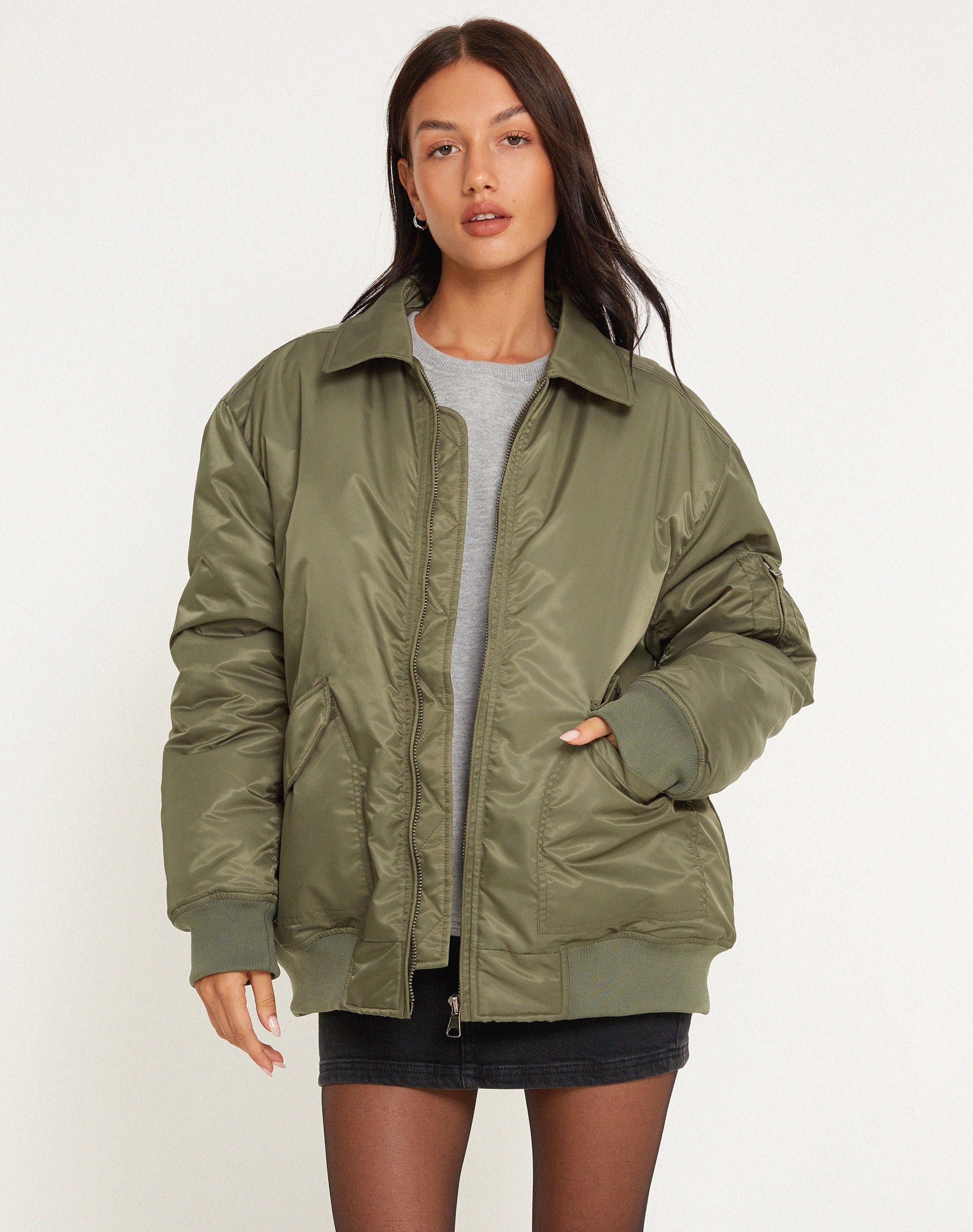 Abbildung der Manik Jacke in Khaki Grün
