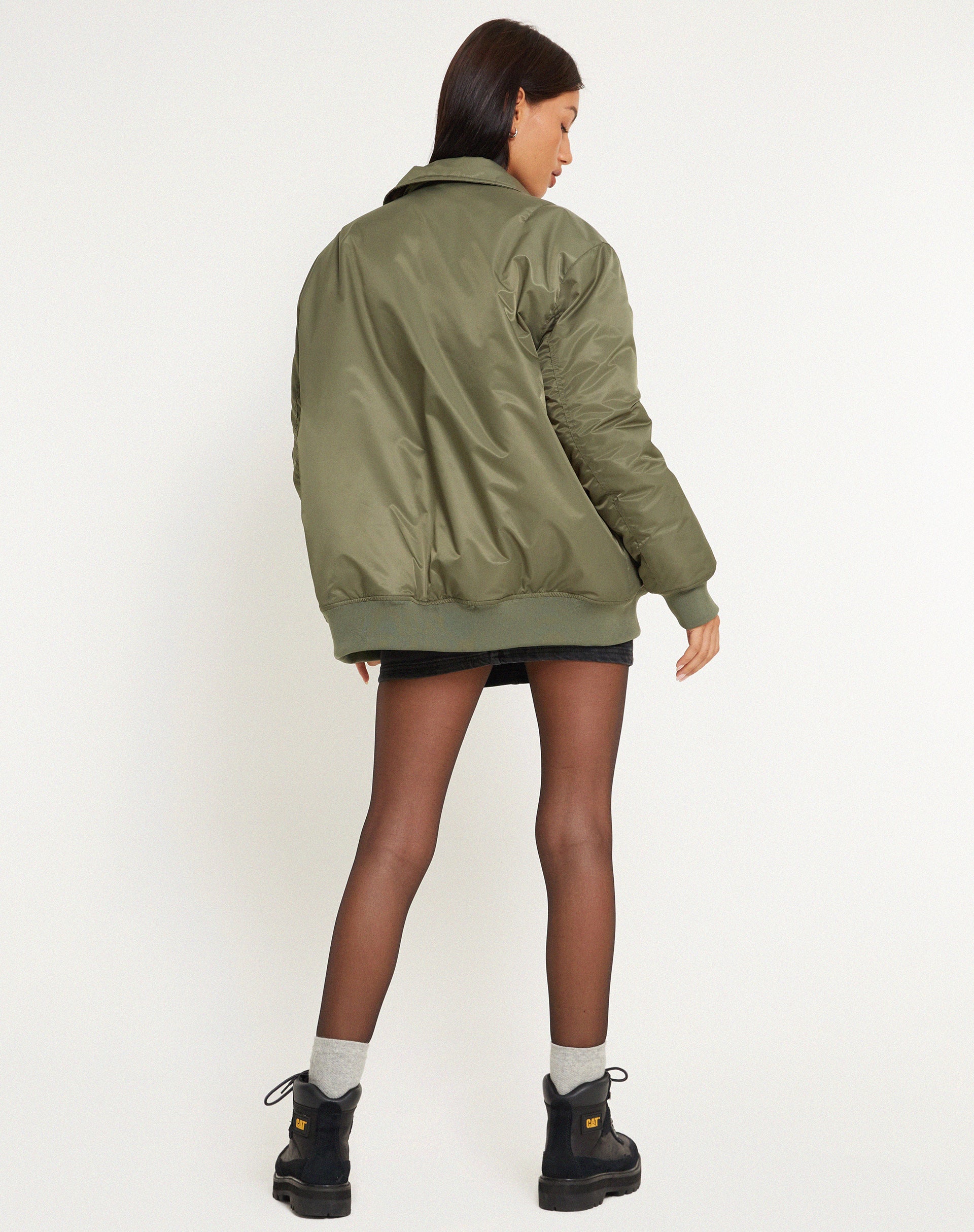 Abbildung der Manik Jacke in Khaki Grün