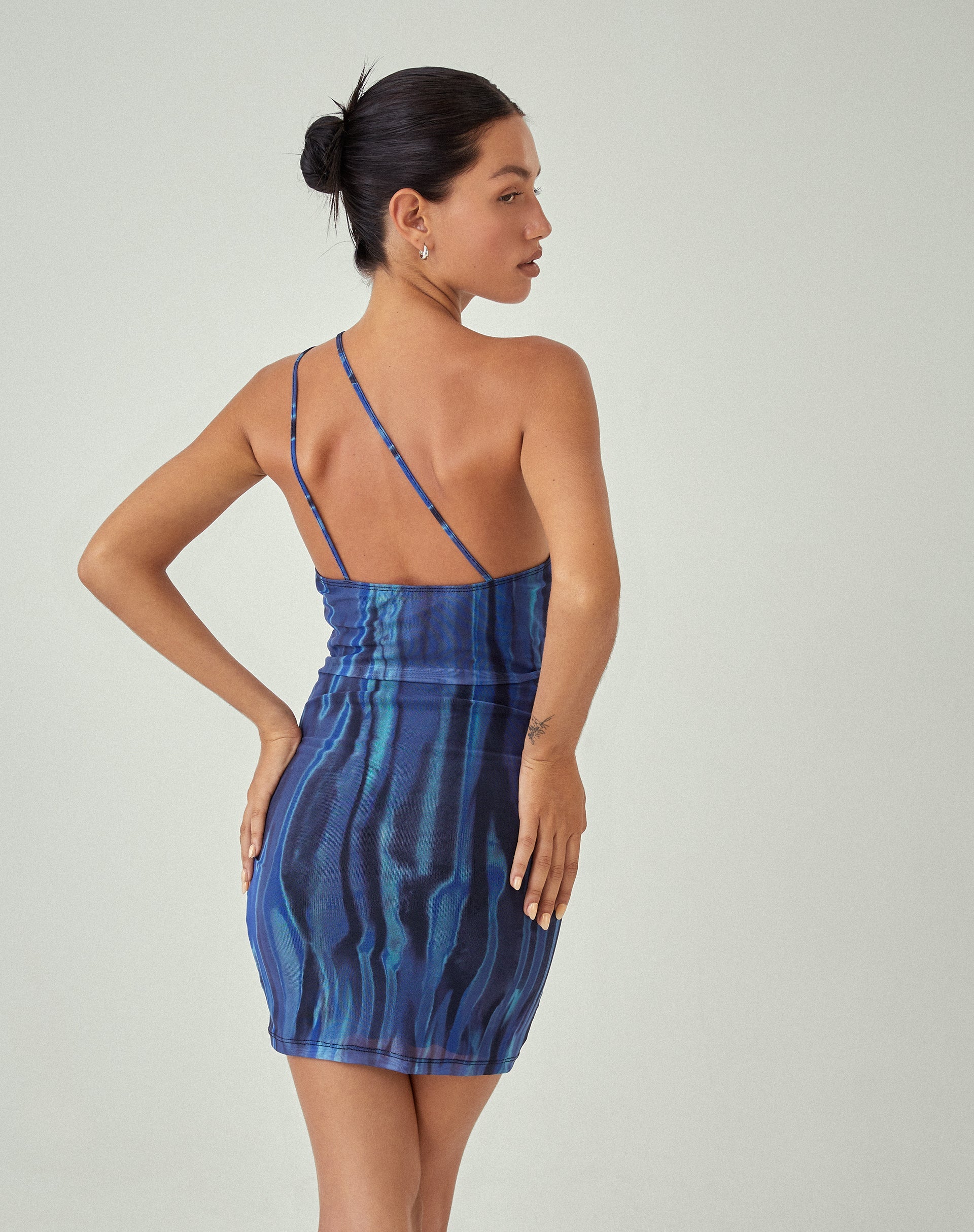 Bild von MOTEL X JACQUIE Marda Mini Dress in Colour Bleed Blue