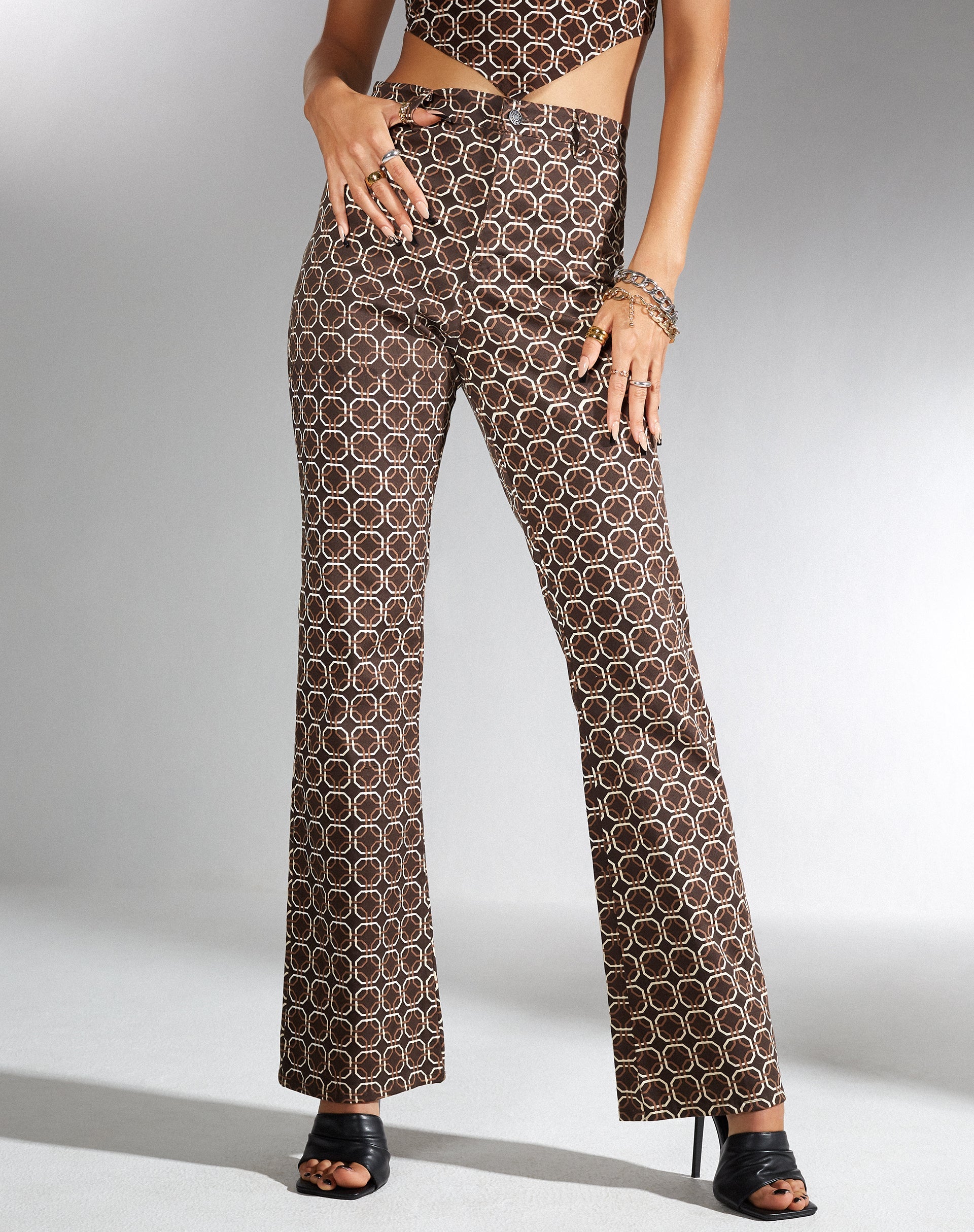Image of MOTEL X IRIS Zoven Flare Hose in Chain Tangle Dunkelbraun