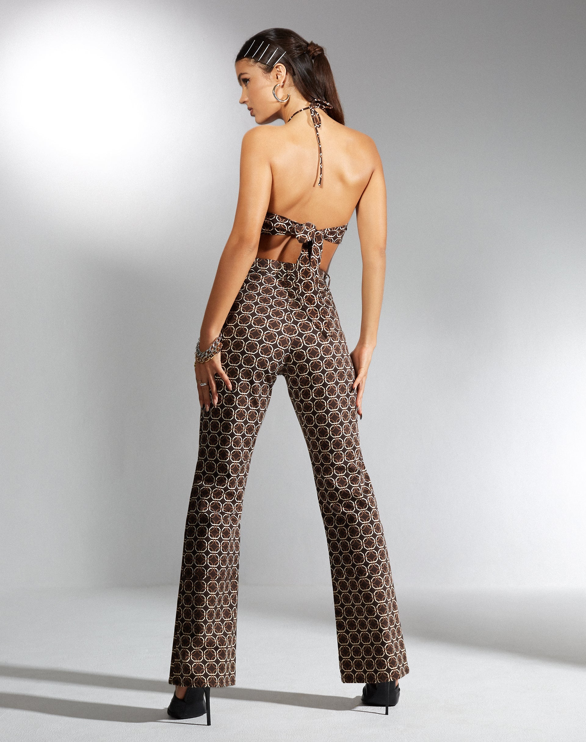 Image of MOTEL X IRIS Zoven Flare Hose in Chain Tangle Dunkelbraun