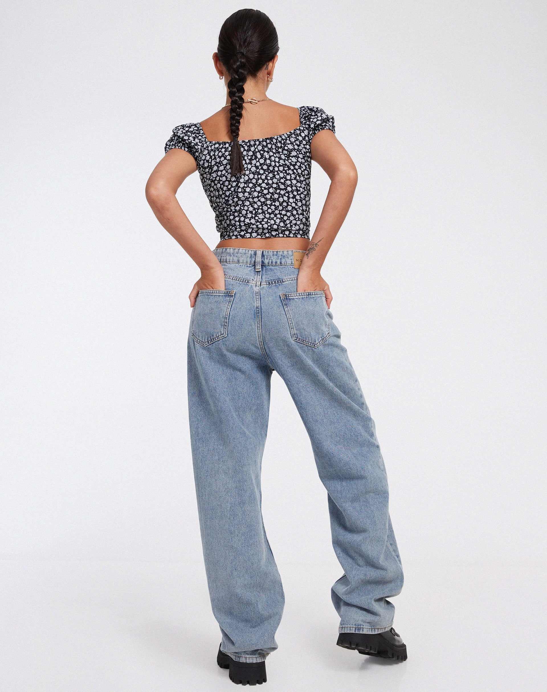 Bild von Mazu Crop Top in Ditsy Rose Schwarz