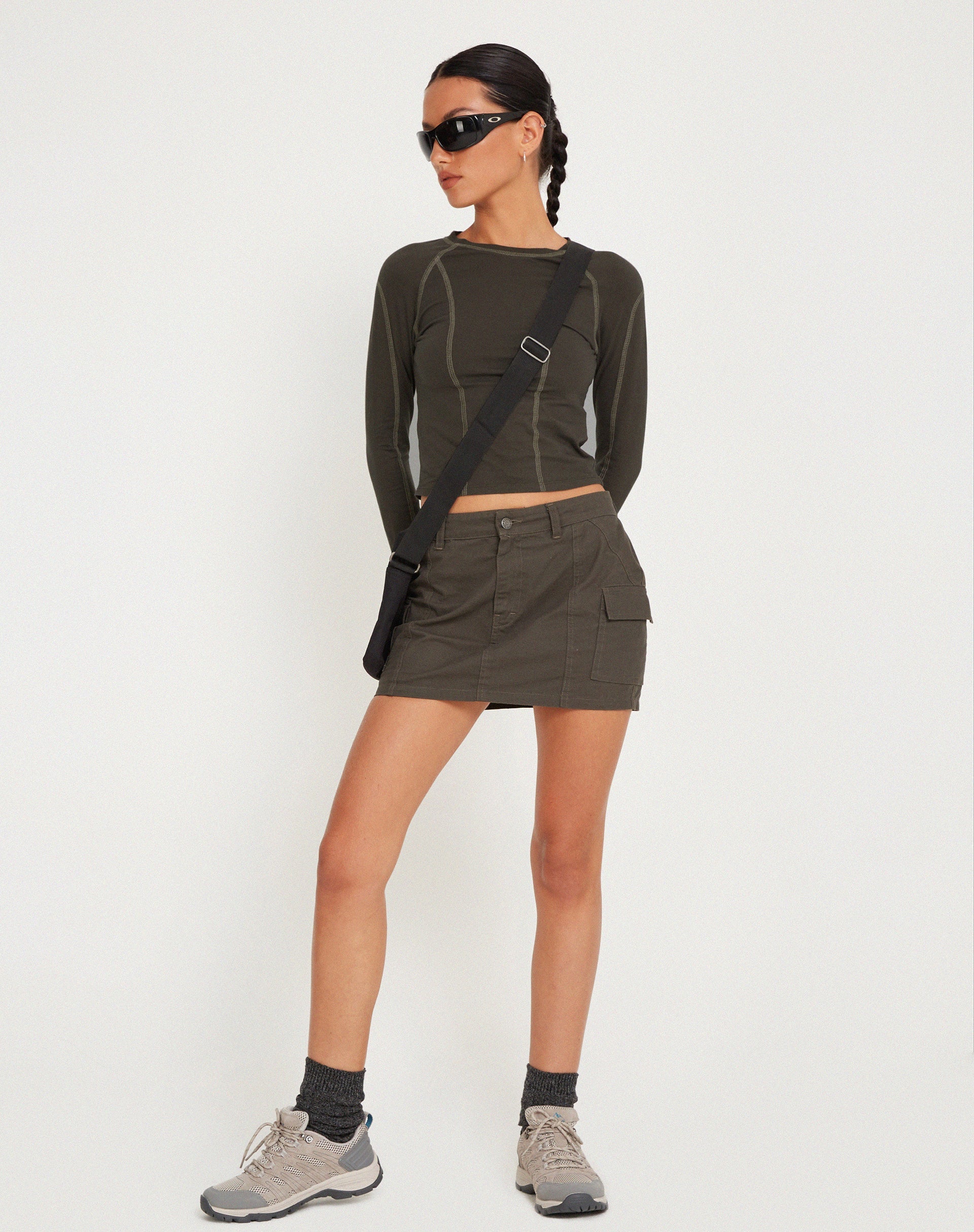 Image of Megun Langarm-Top in Gunmetal mit grauer Steppnaht