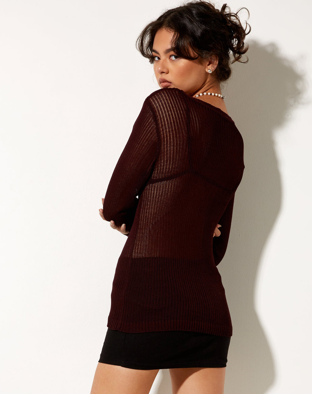Mila Cardi in Bitter Chocolate gestrickt