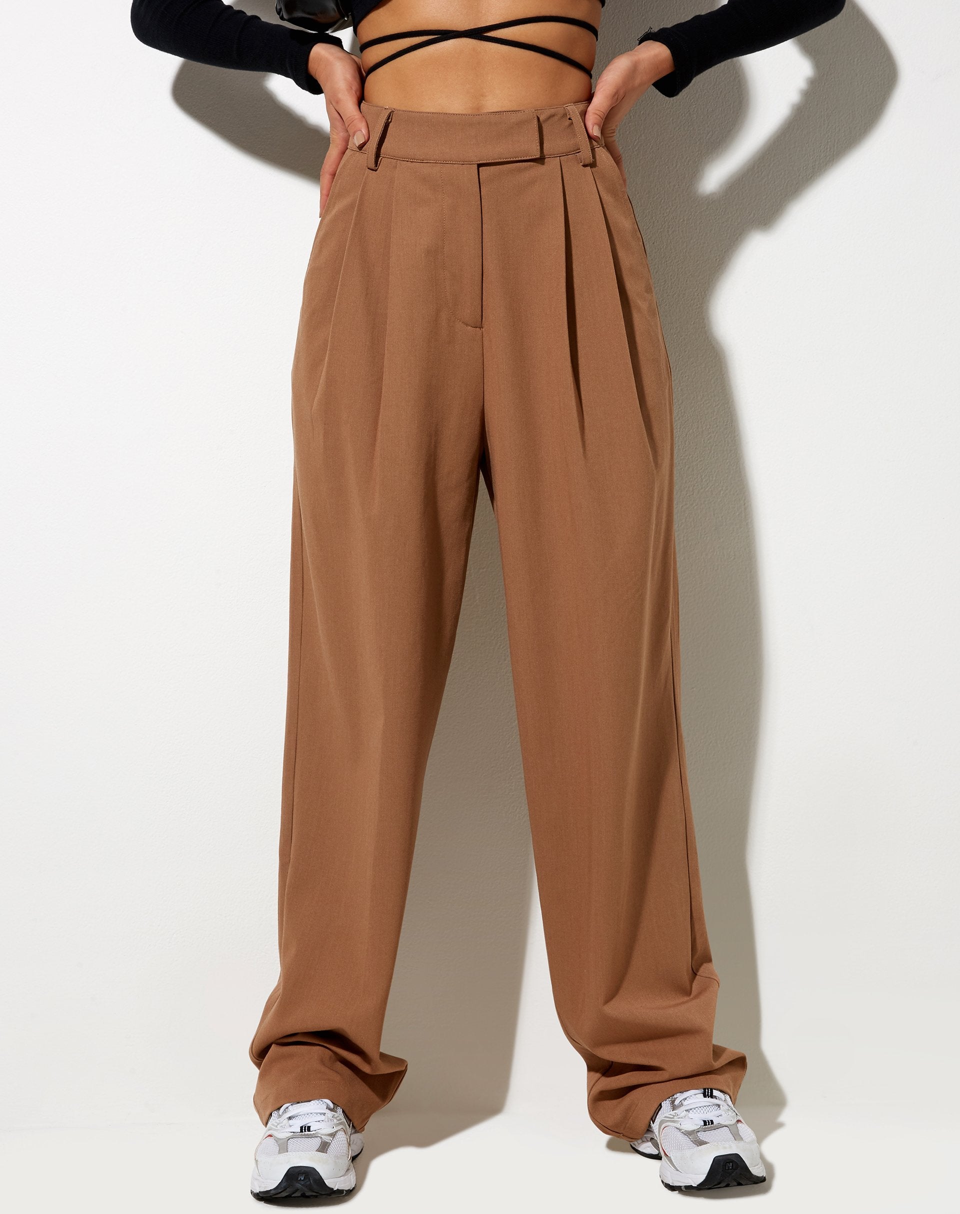 Image of Misha Hose mit weitem Bein in Tailoring Putty