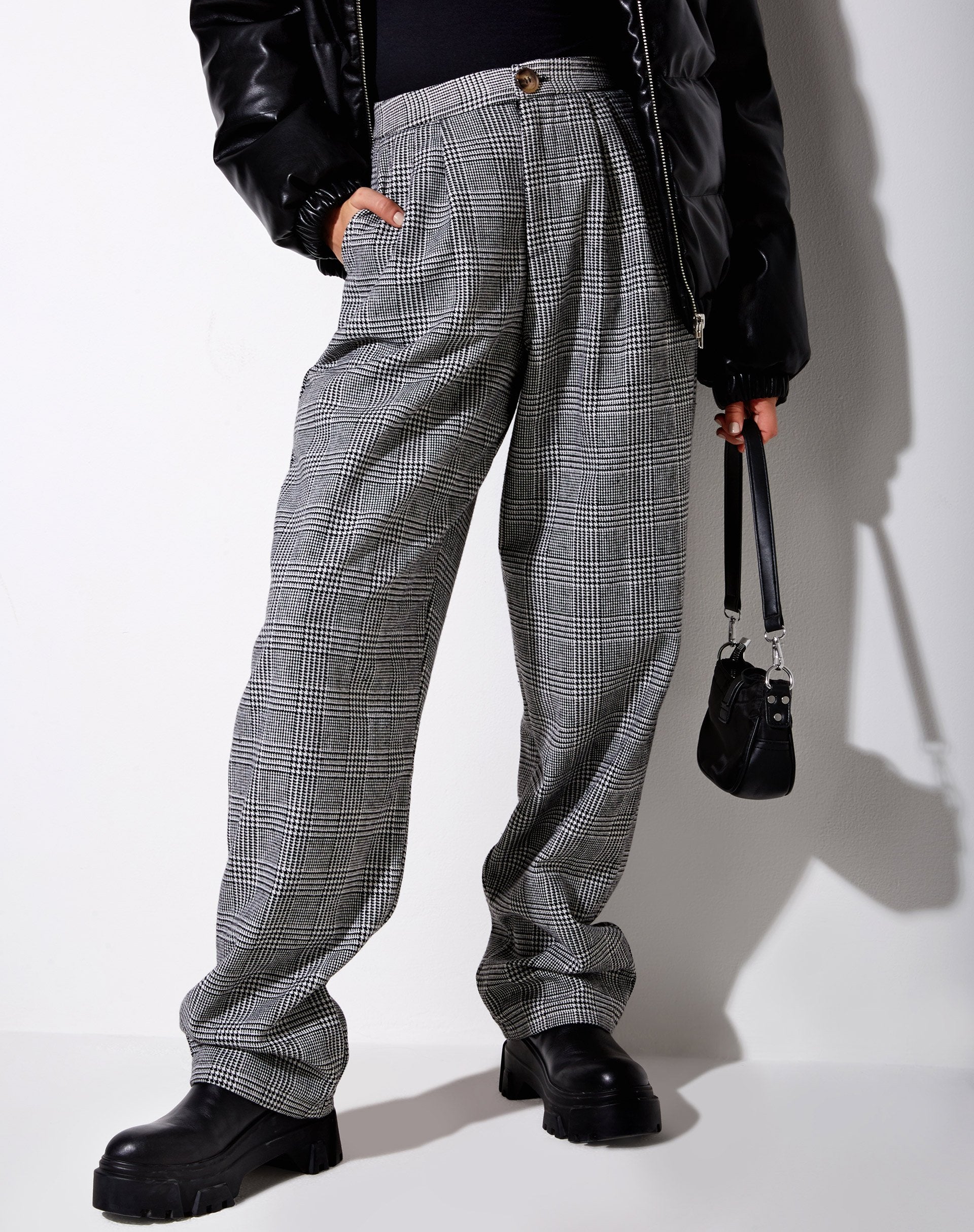 Image of Misha Hose mit weitem Bein aus Houndstooth Schwarz