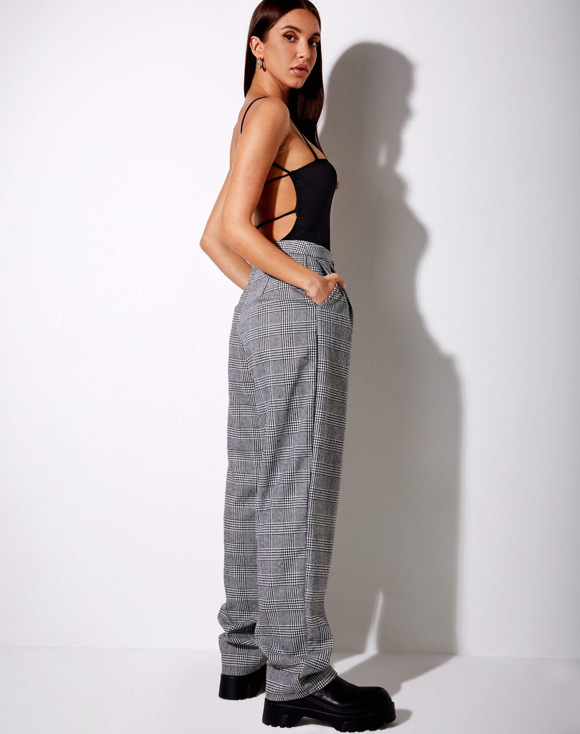 Image of Misha Hose mit weitem Bein aus Houndstooth Schwarz