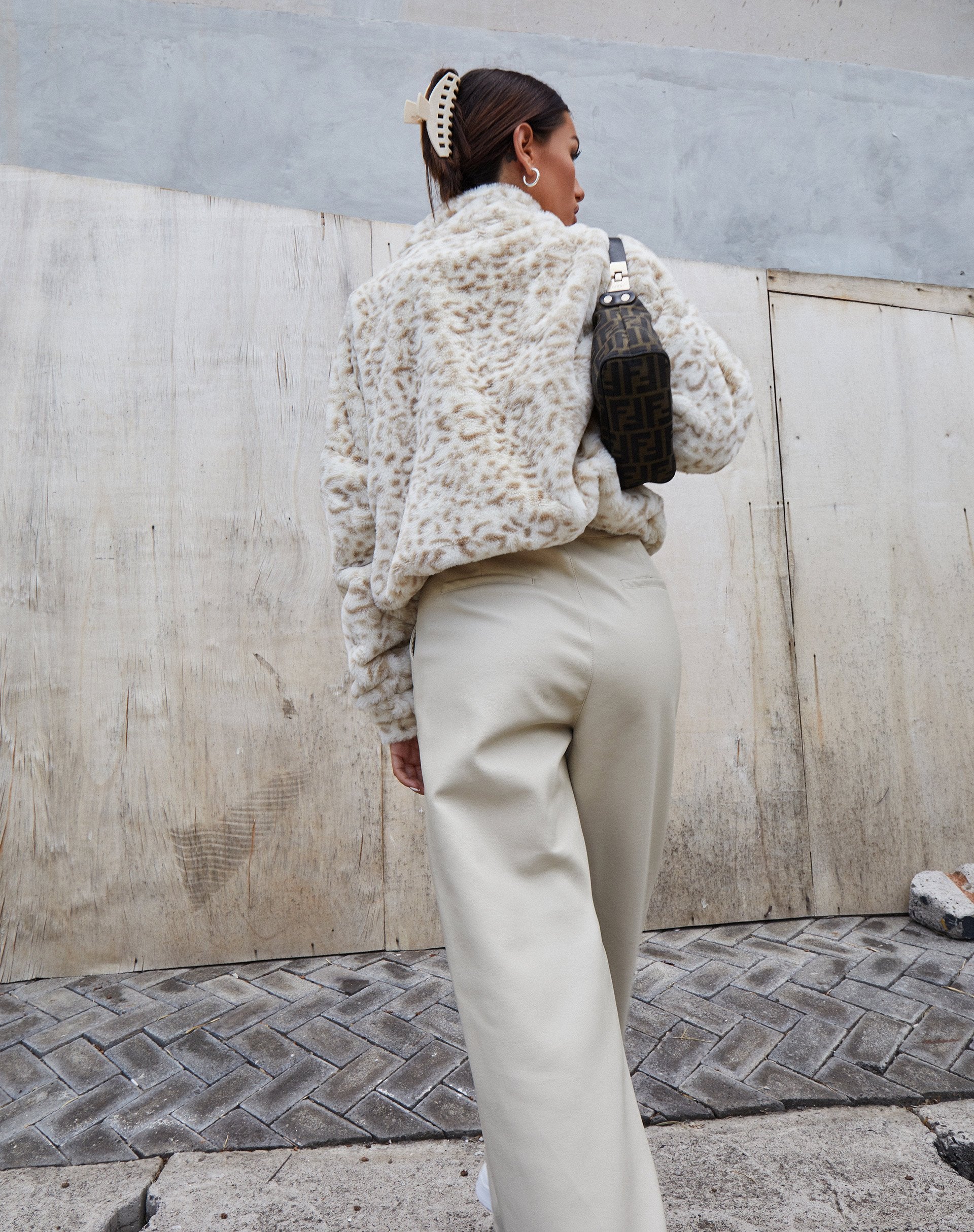 Image of Nero Ring Pull Jacket in Animal White und Creme