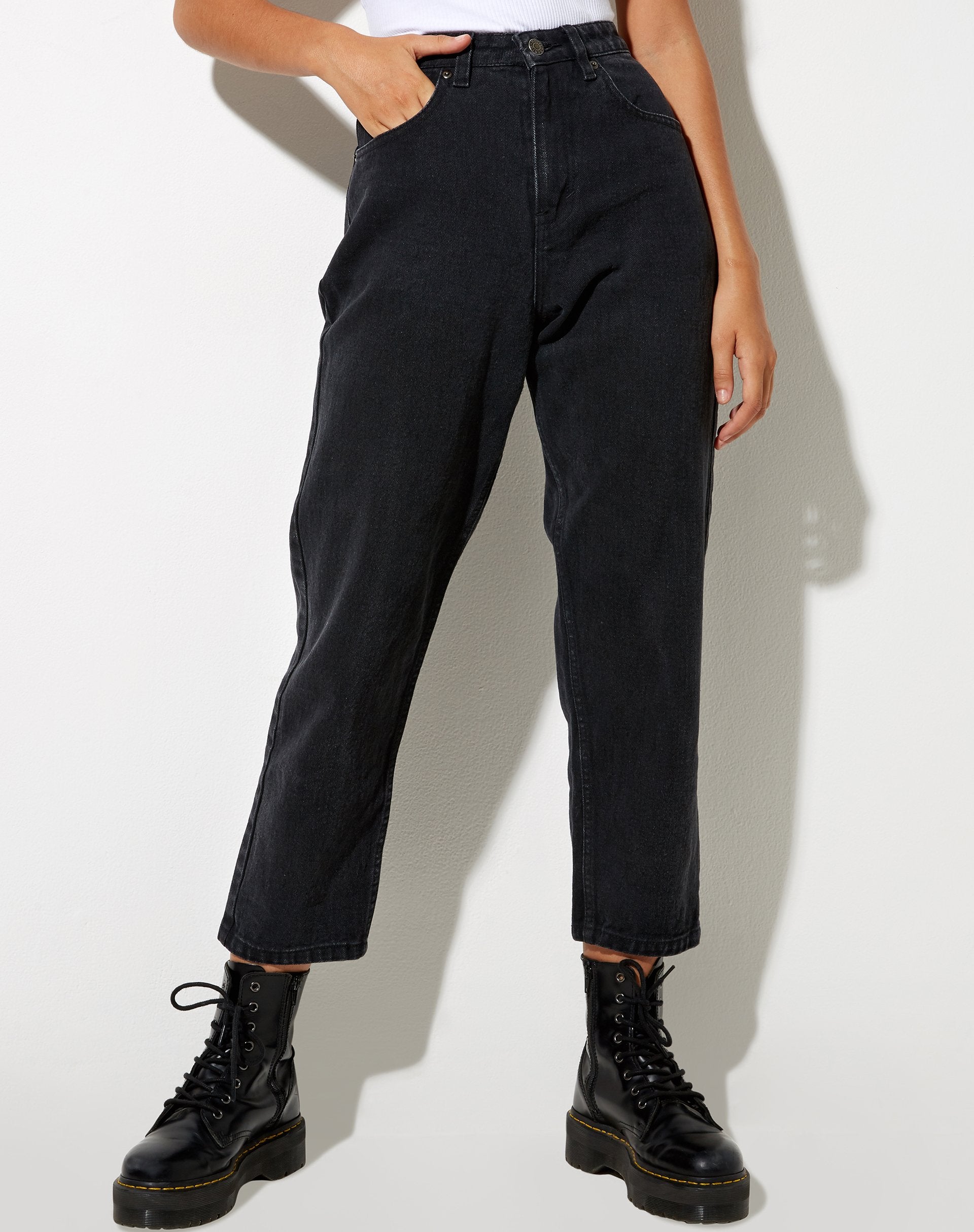 Bild von Mom Jeans in schwarzer Waschung