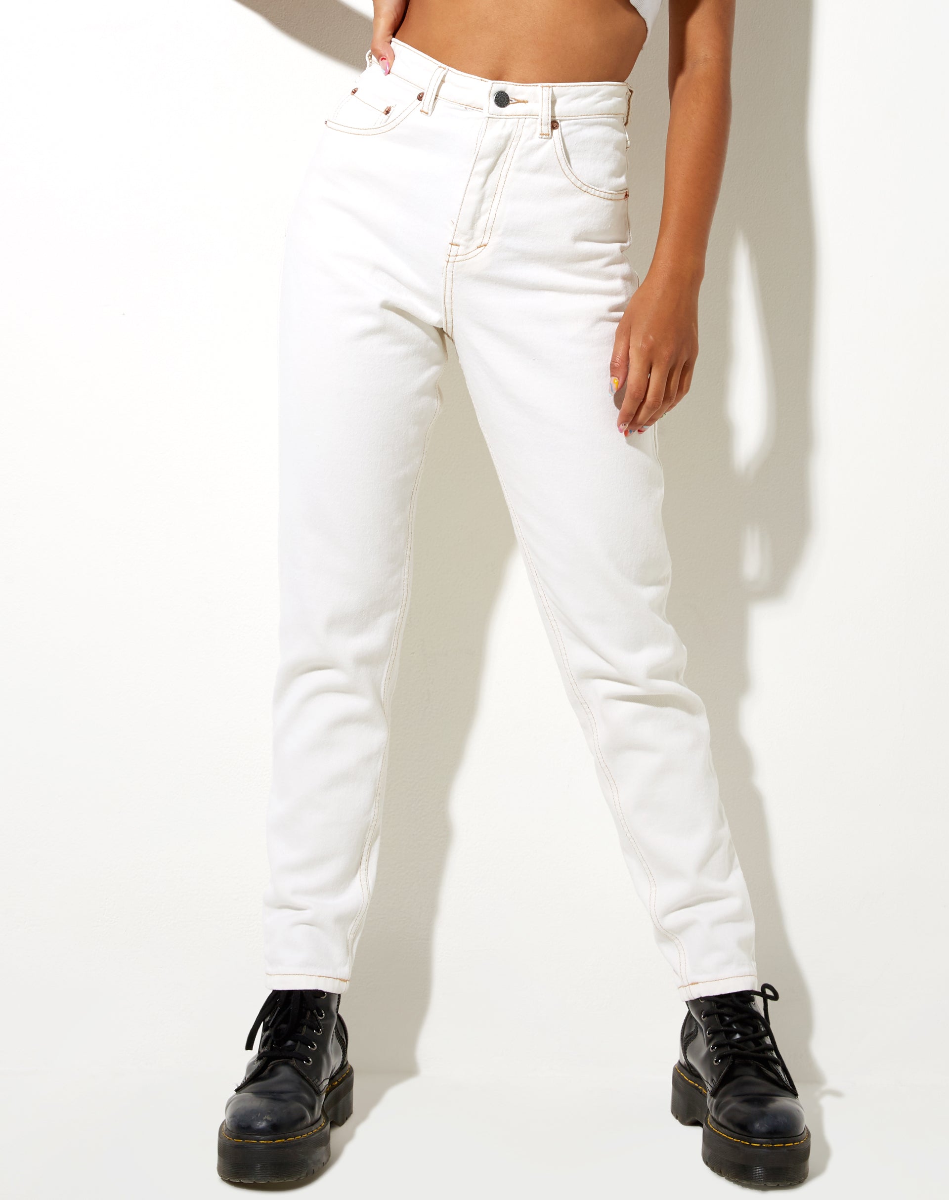 Bild von Mom Jeans in Ecru