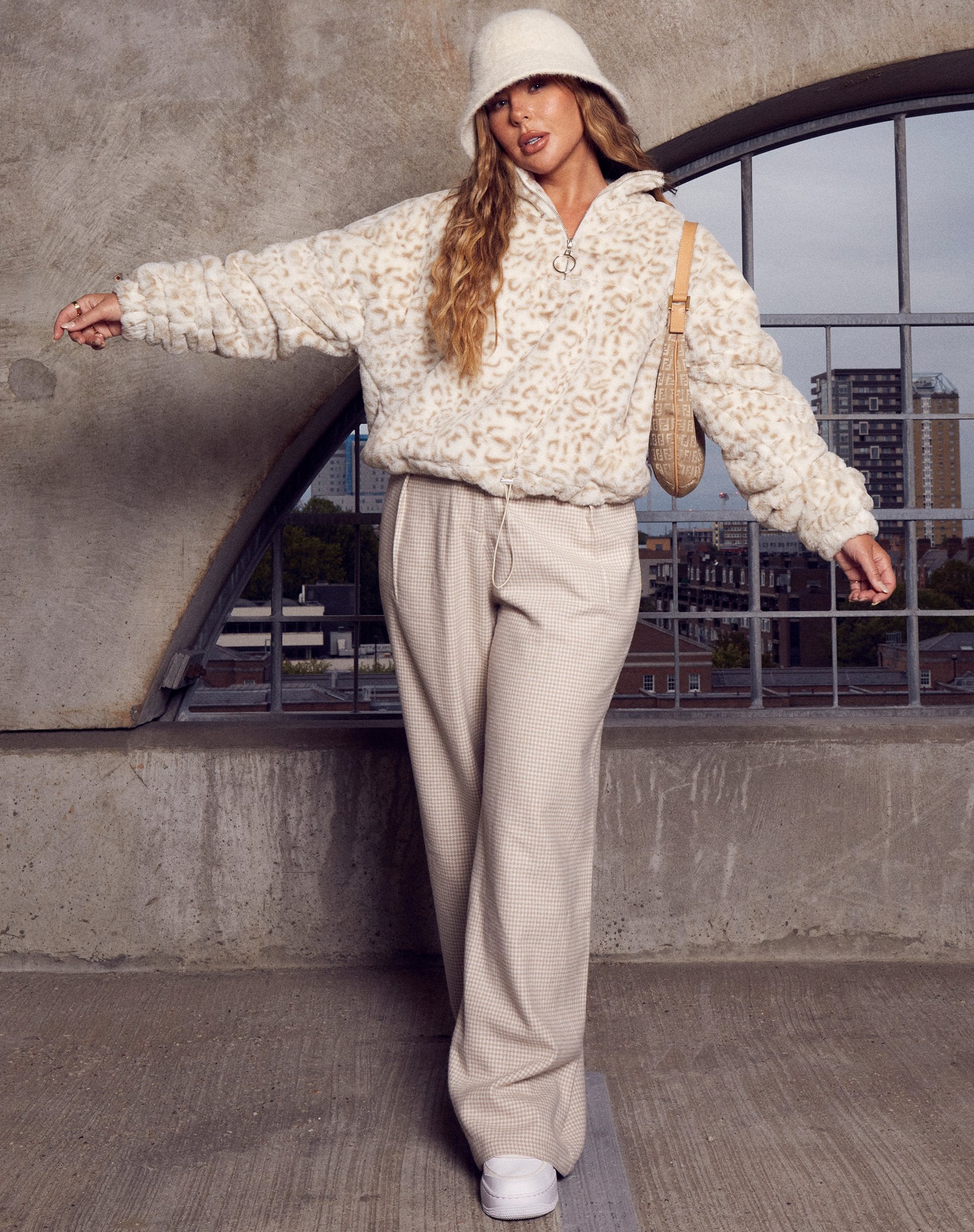 Image of Nero Ring Pull Jacket in Animal White und Creme