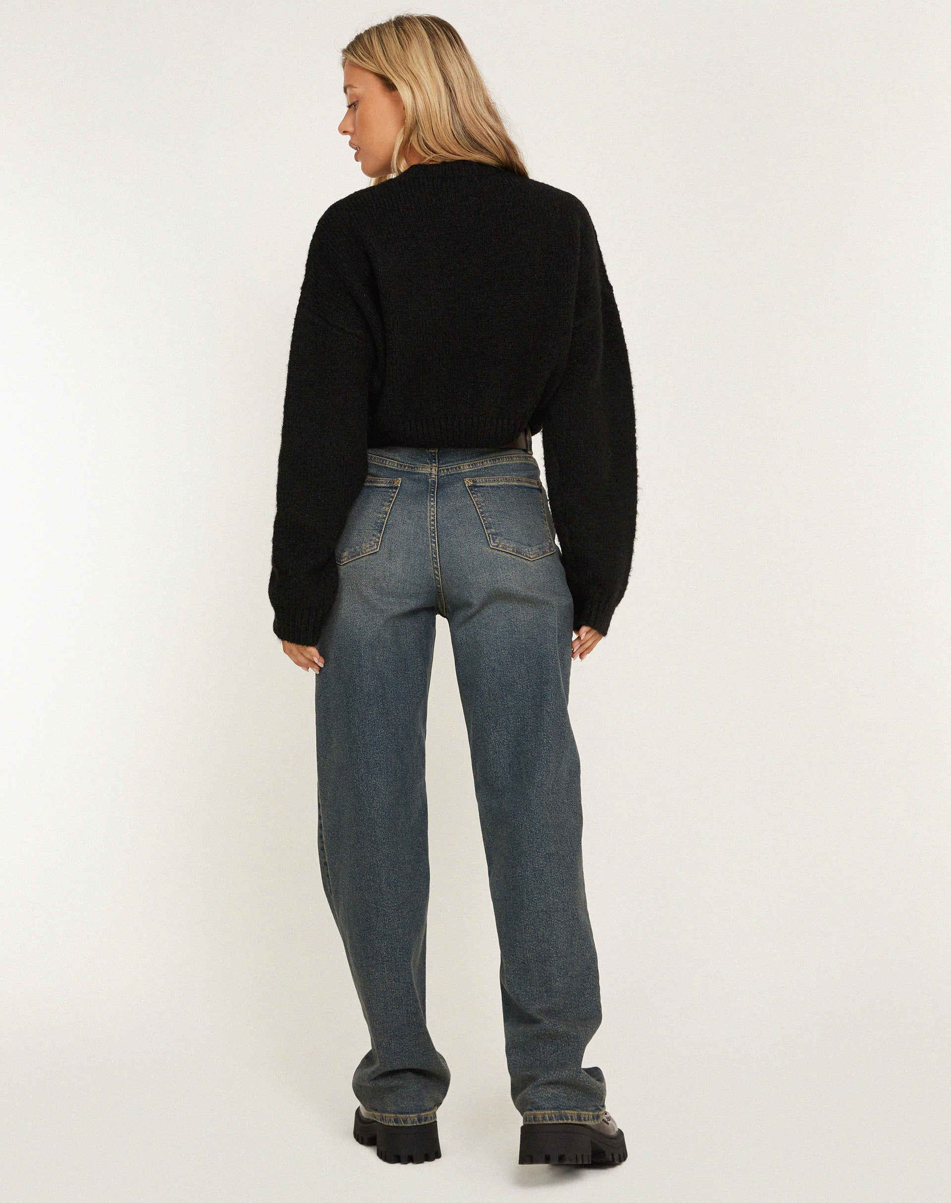 Abbildung des Munella Strickpullovers in Schwarz