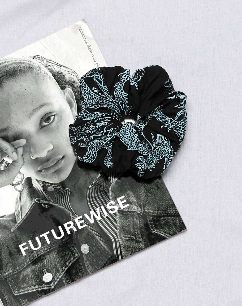 XL Scrunchie in Drachenblume Schwarz und Mint