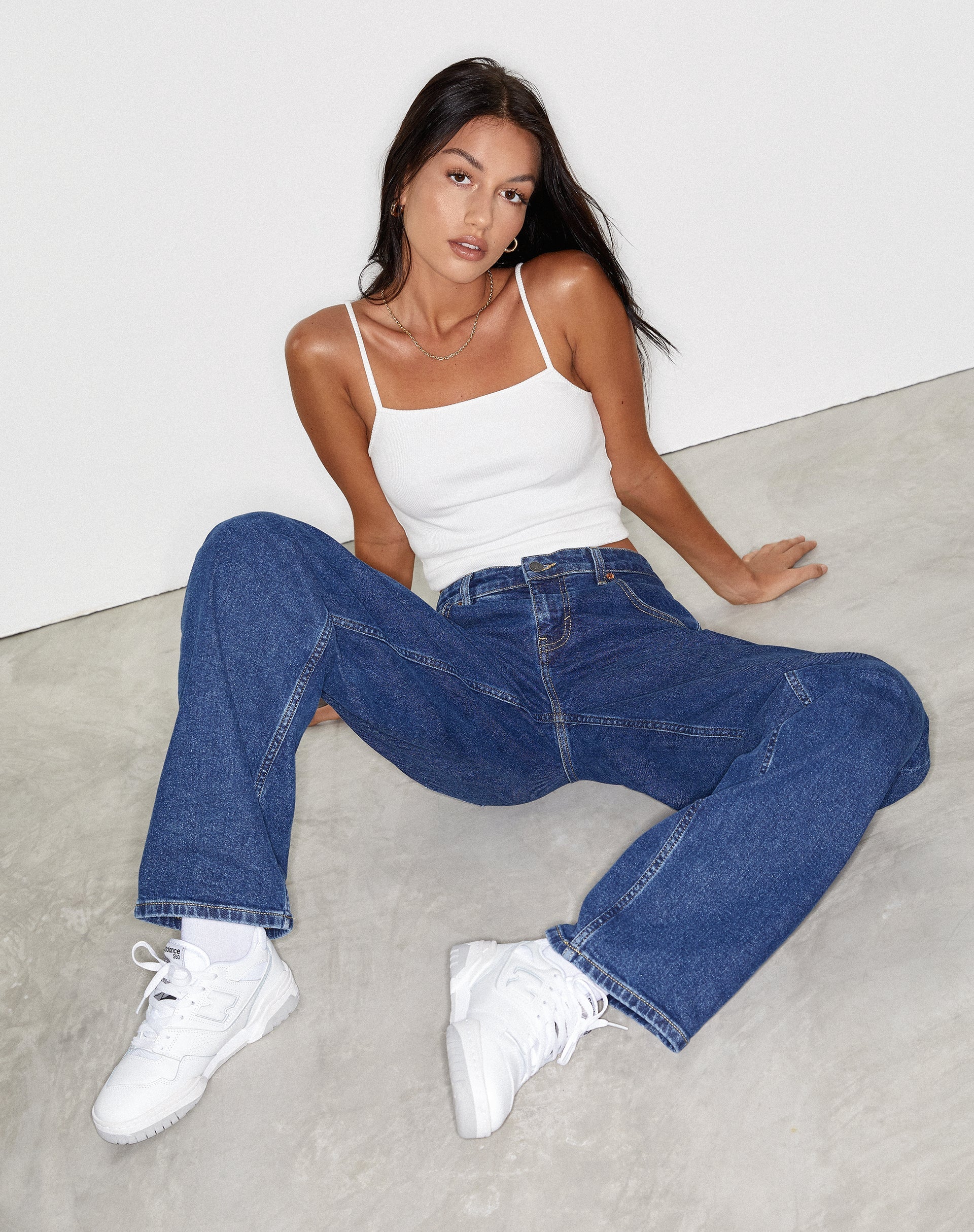 Abbildung der Low Rise Parallel Jeans in 90's Blue