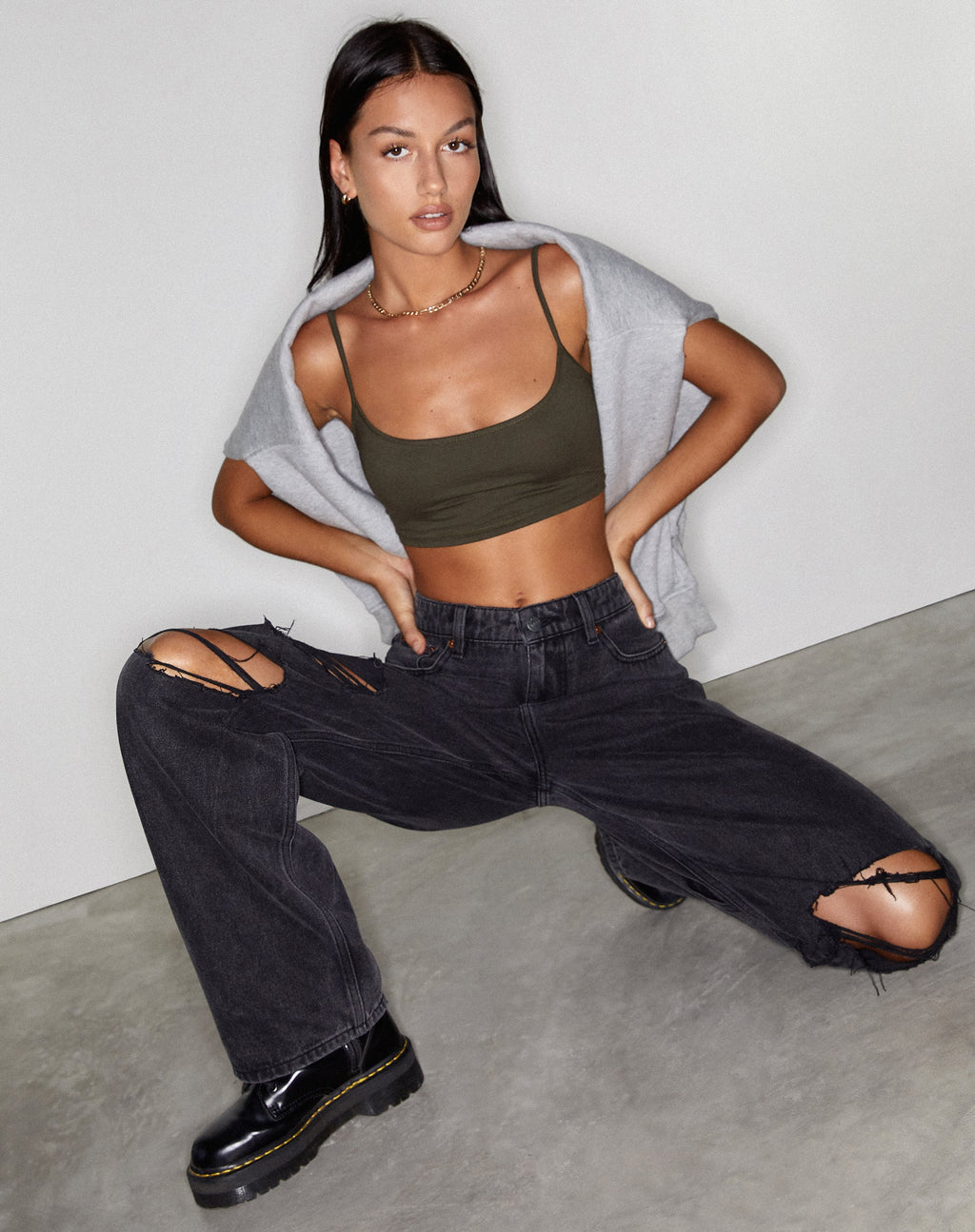 Rips Parallel Jeans in schwarzer Waschung