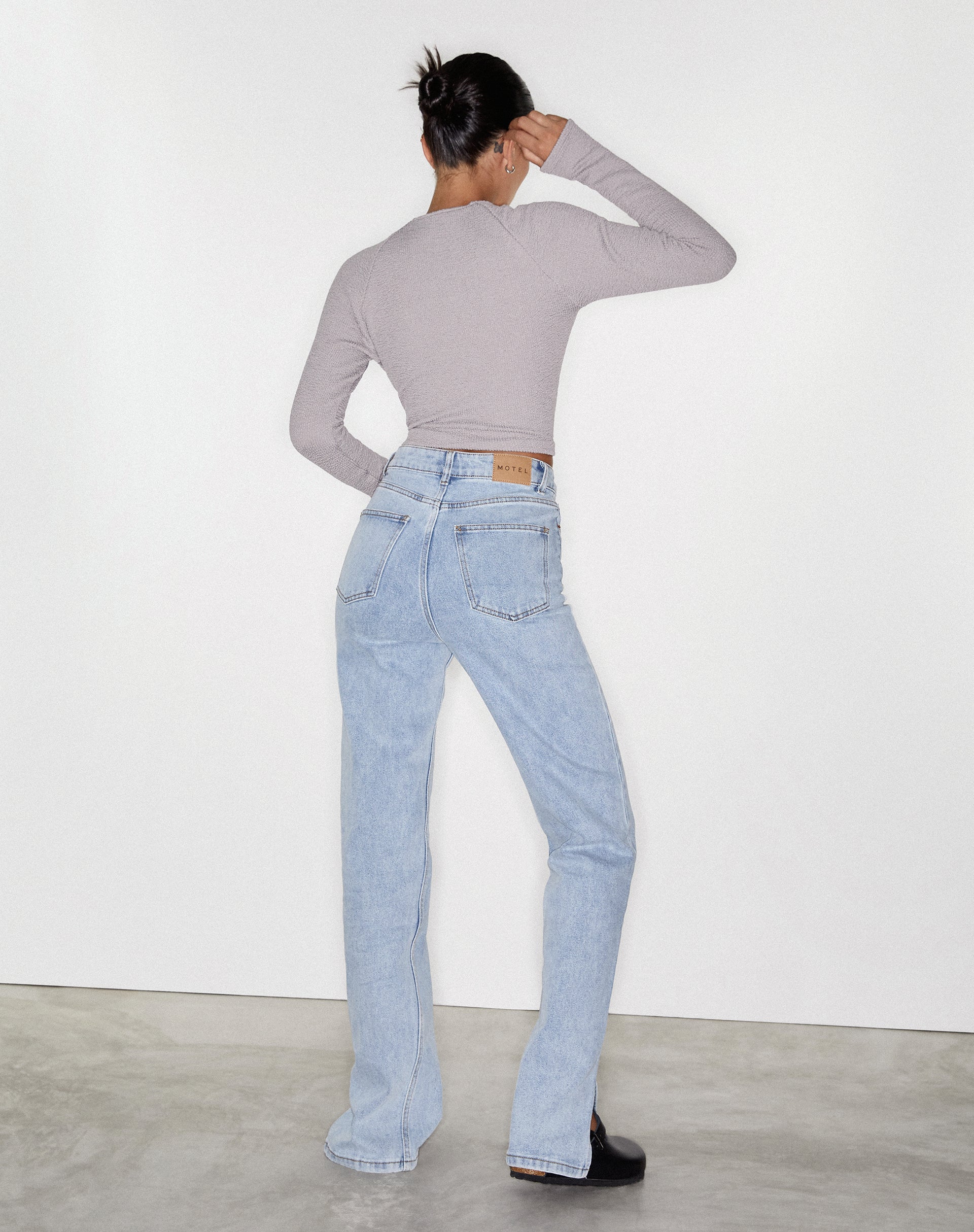Bild von Straight Leg Jeans in Light Wash Blue