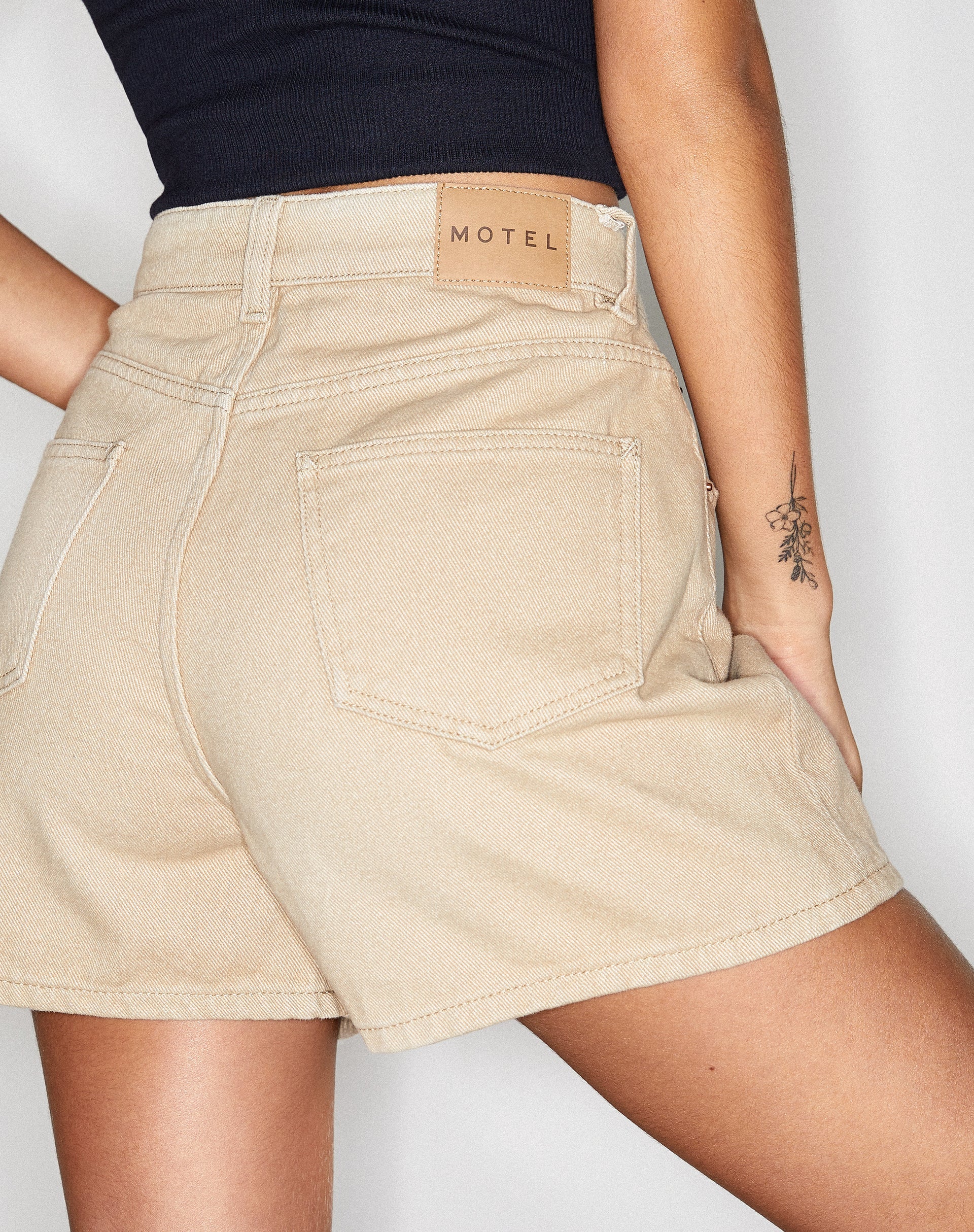 Bild von Mom Denim Short in Winter Sandwash