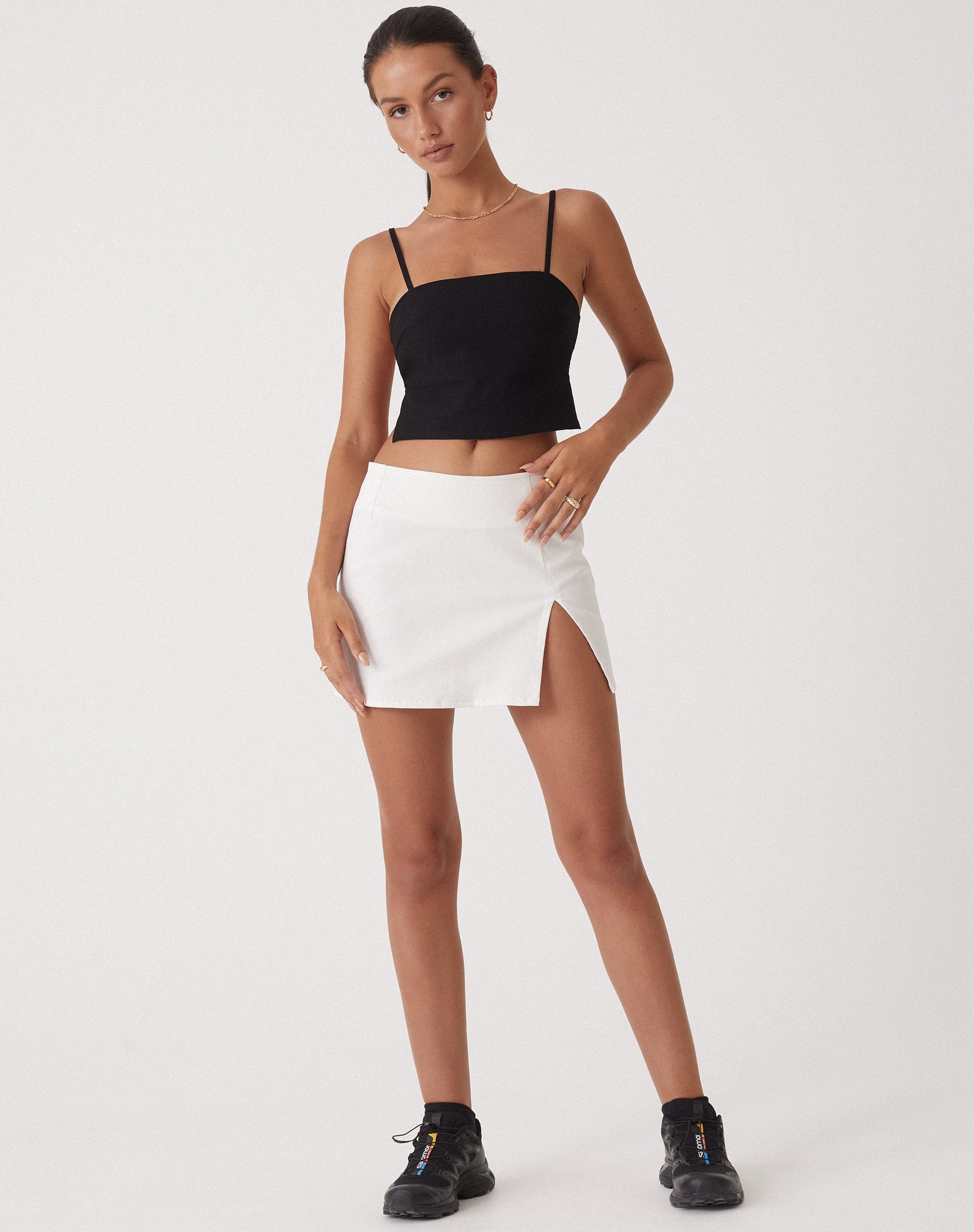 Bild von MOTEL X OLIVIA NEILL Merita Crop Top in Tailoring Schwarz